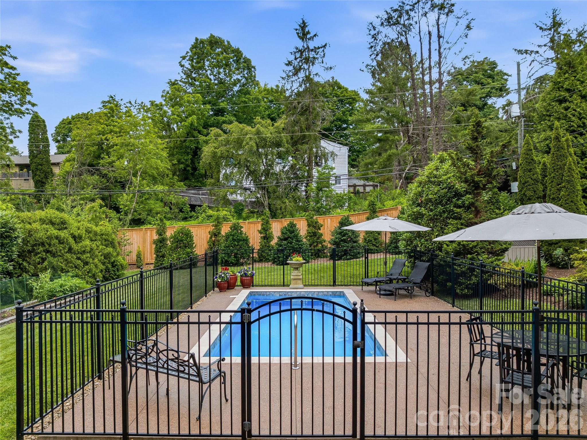 76 Edgelawn Road — Asheville