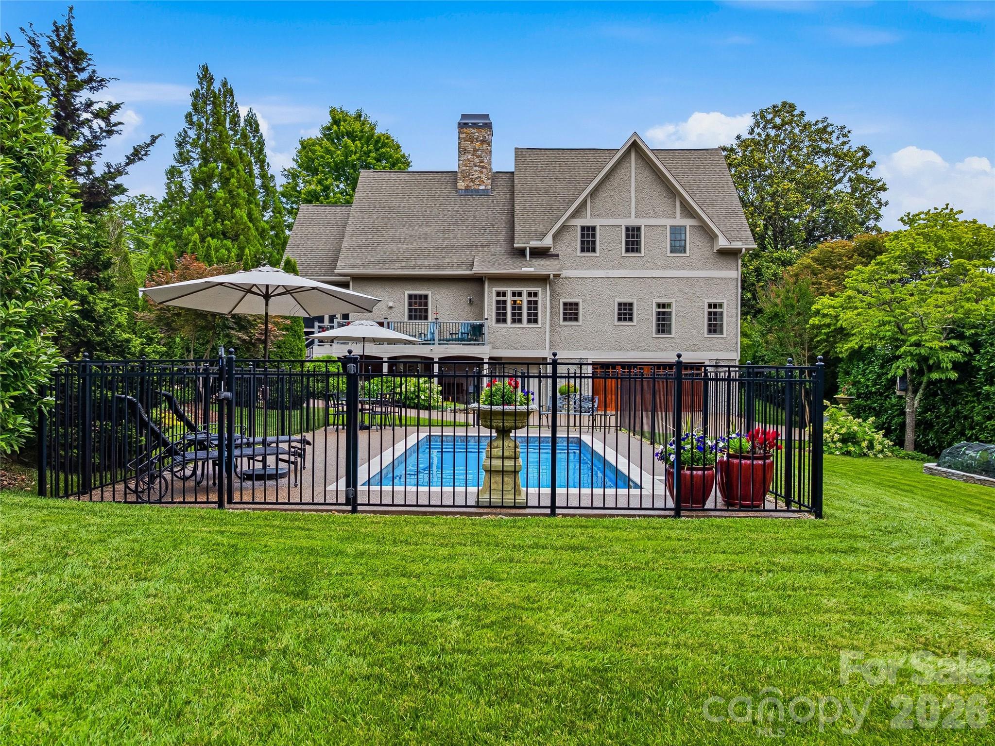 76 Edgelawn Road — Asheville