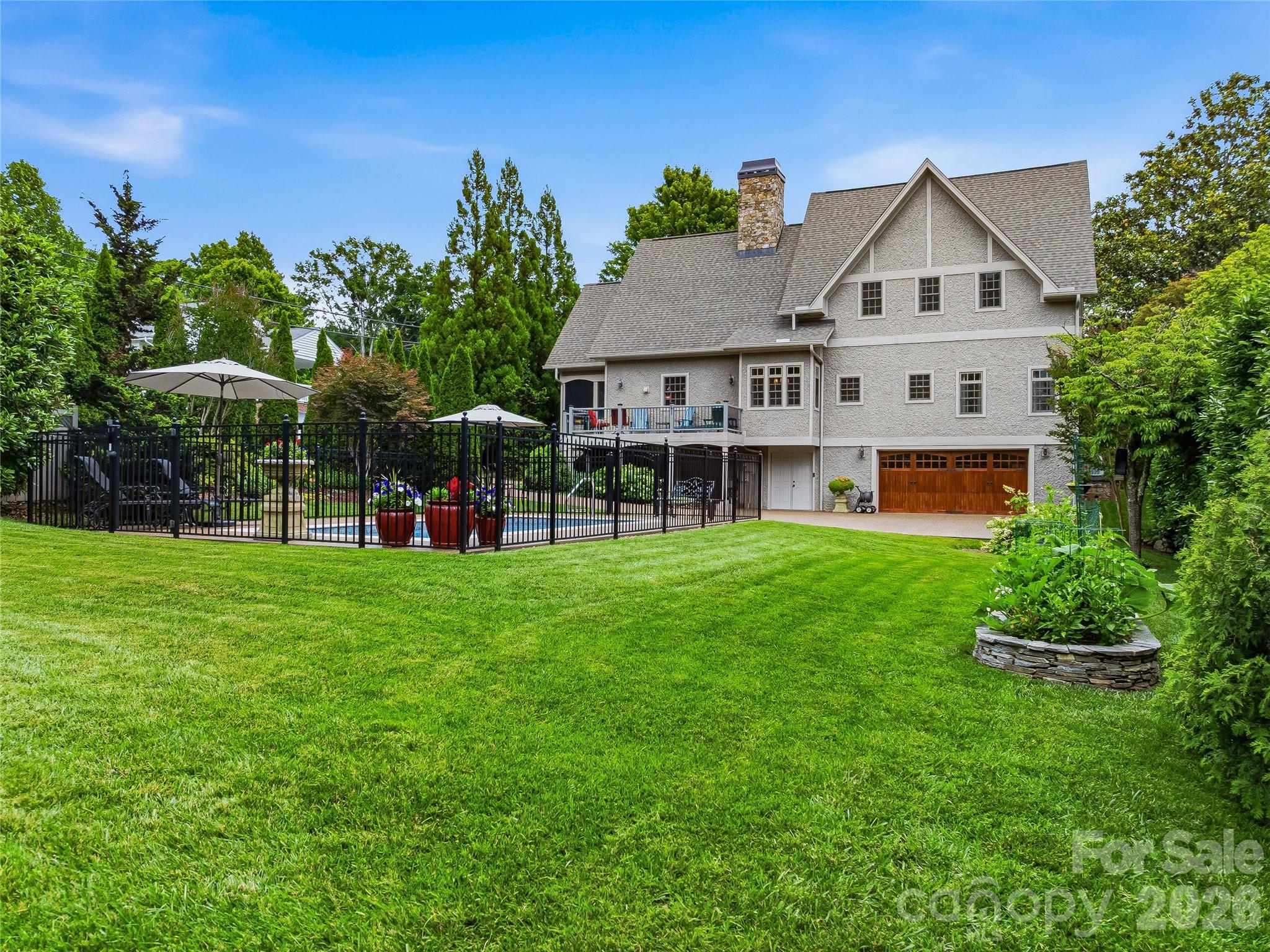 76 Edgelawn Road — Asheville