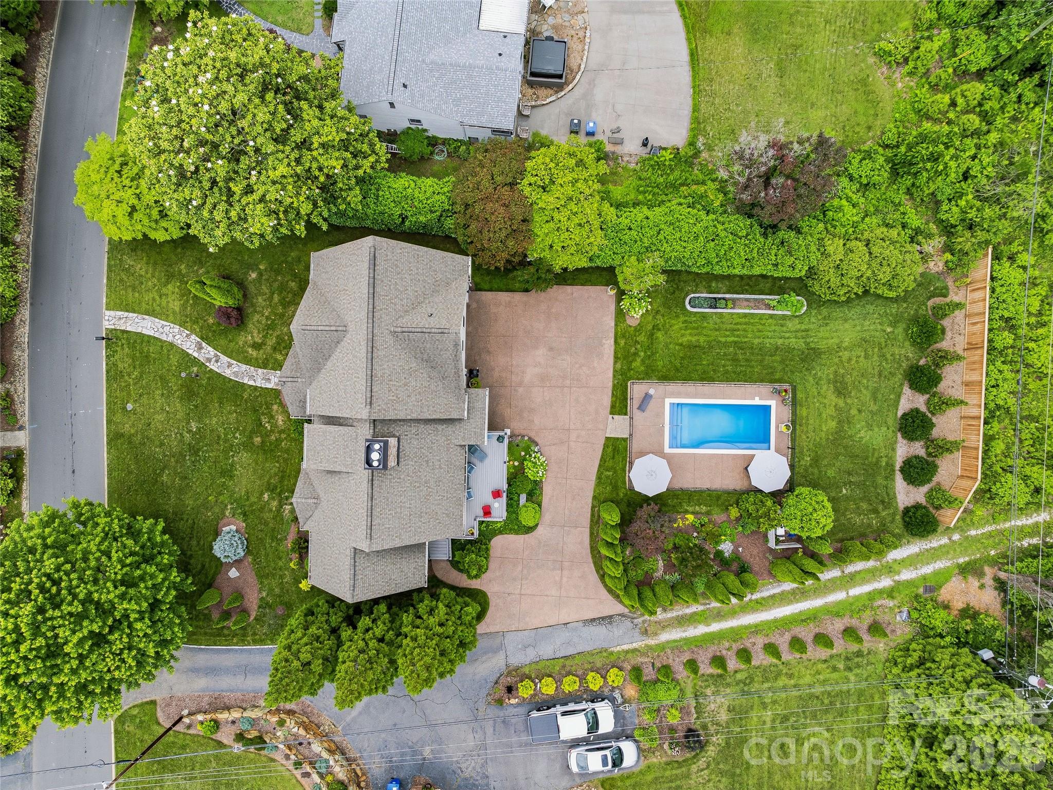 76 Edgelawn Road — Asheville