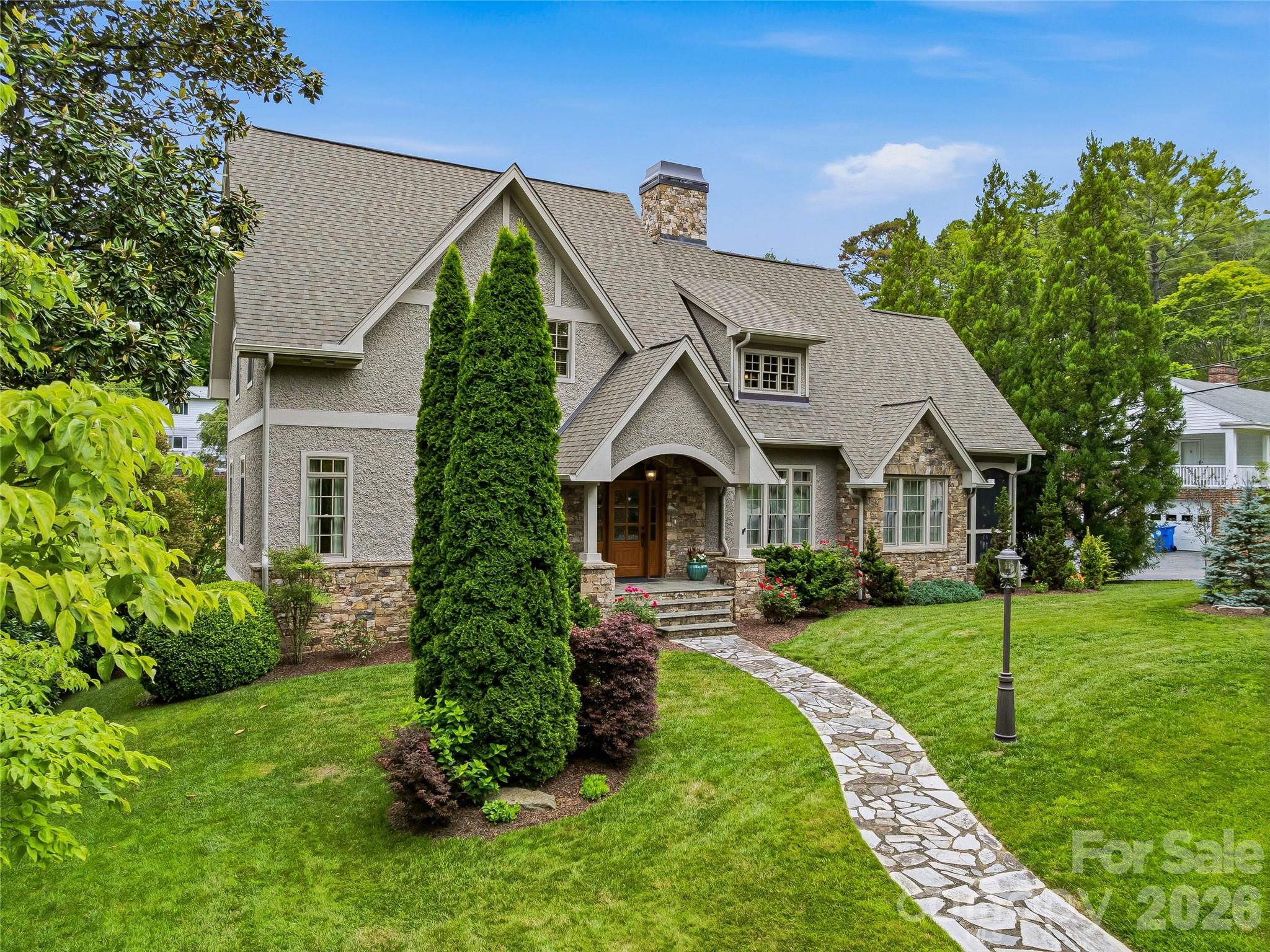 76 Edgelawn Road — Asheville