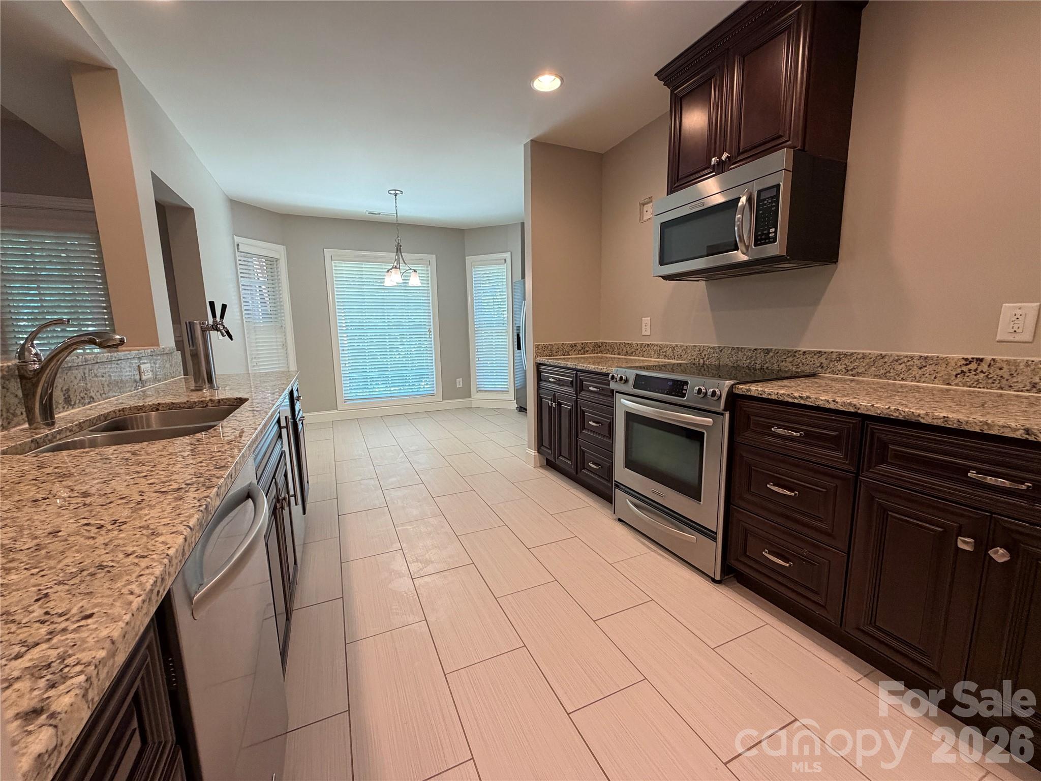 1332 Bershire Lane — Charlotte