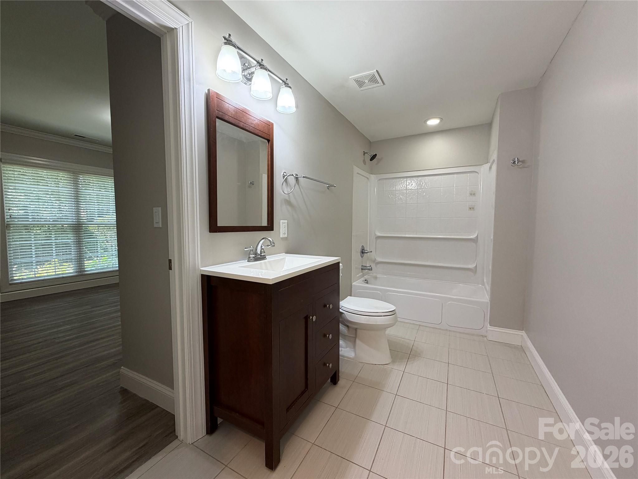 1332 Bershire Lane — Charlotte