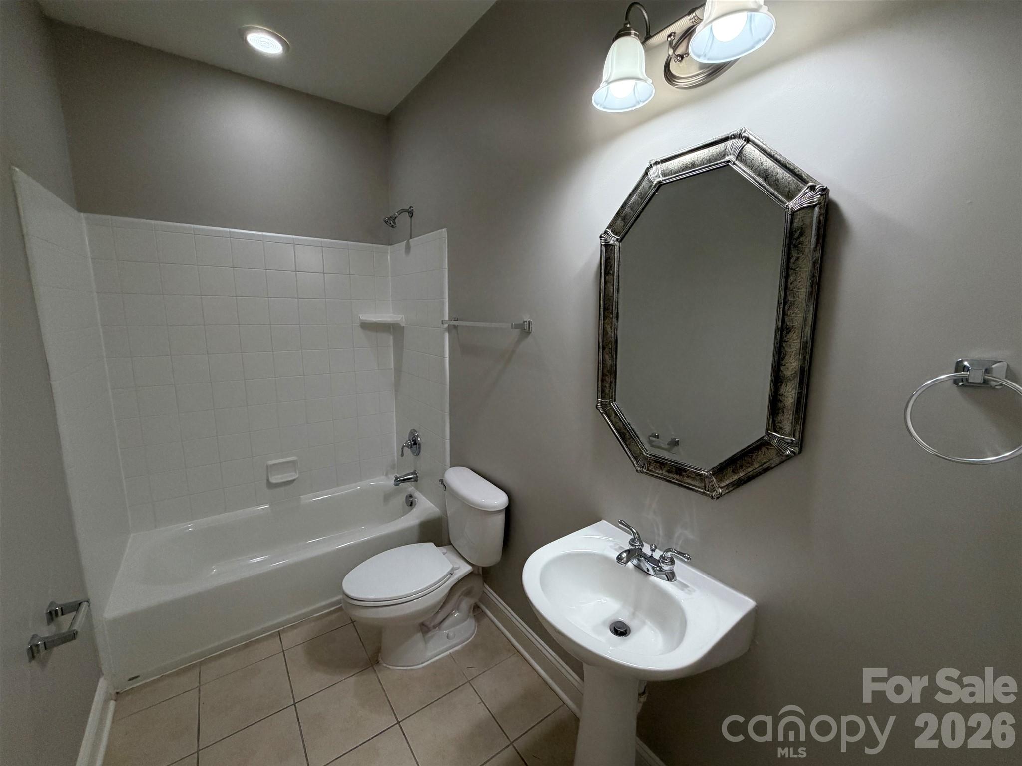 1332 Bershire Lane — Charlotte