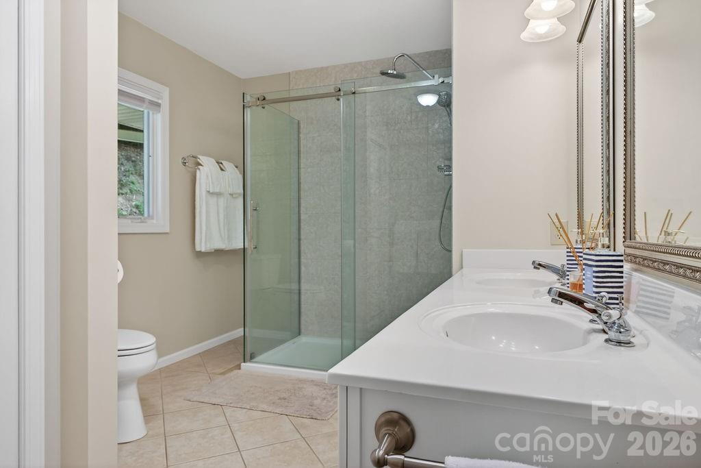 1820 Riverview Court — Hendersonville