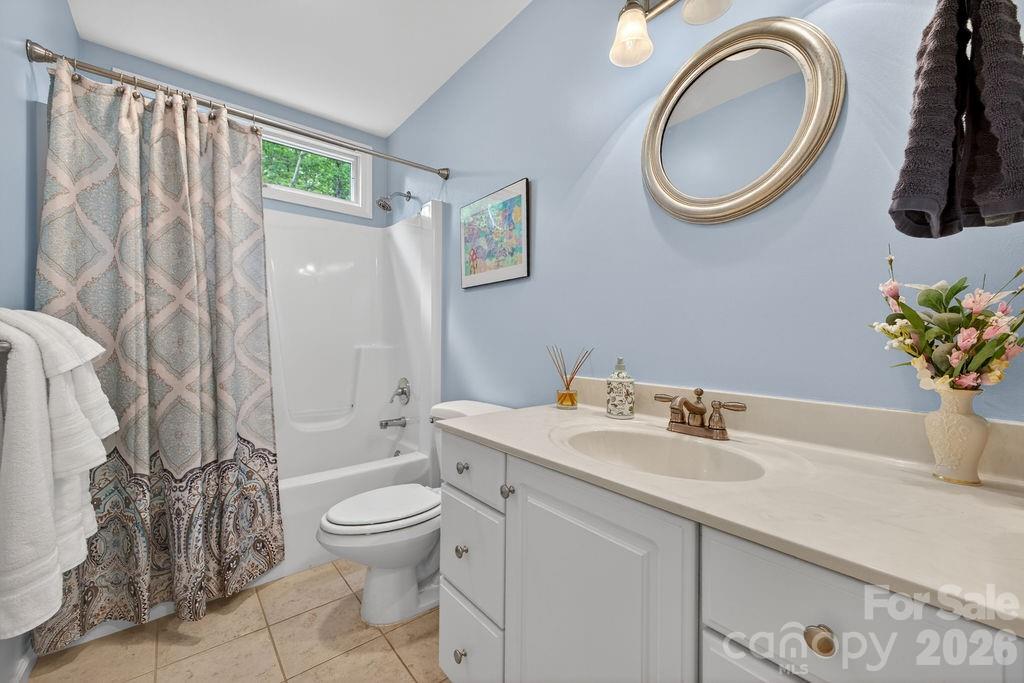 1820 Riverview Court — Hendersonville