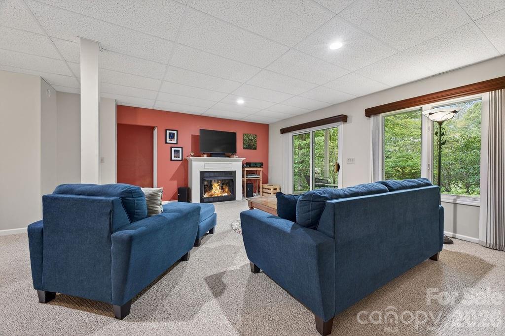 1820 Riverview Court — Hendersonville