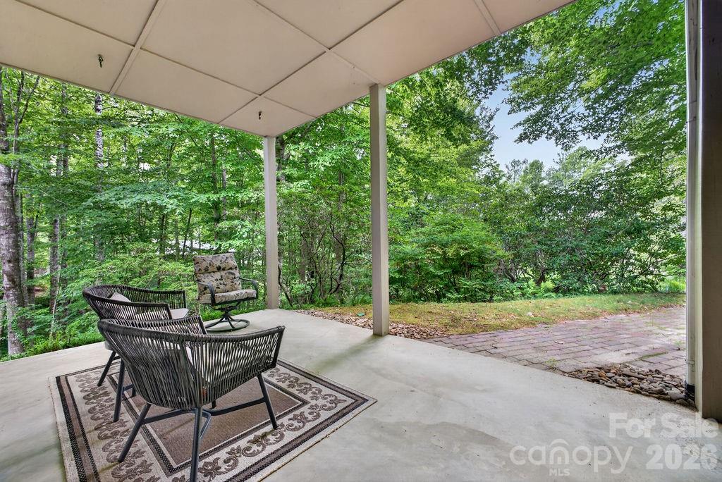 1820 Riverview Court — Hendersonville