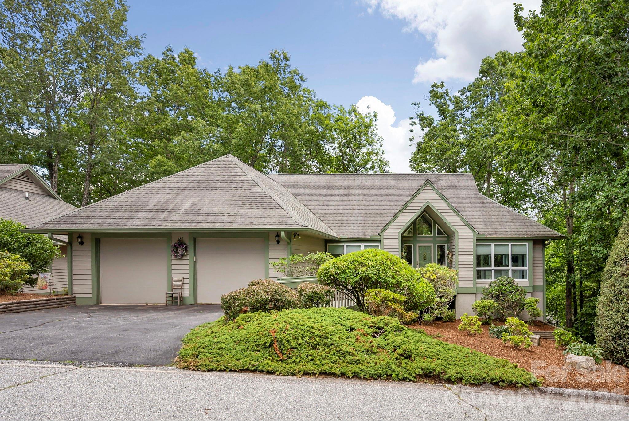 129 FOREST VIEW Drive — Flat Rock