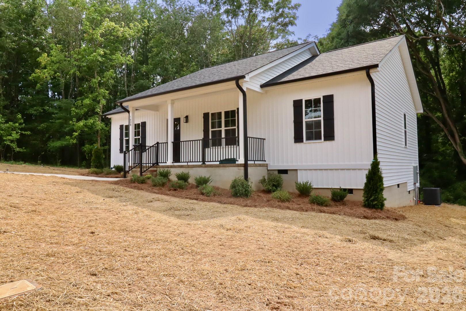 1608 Russell Courtney Road — Monroe