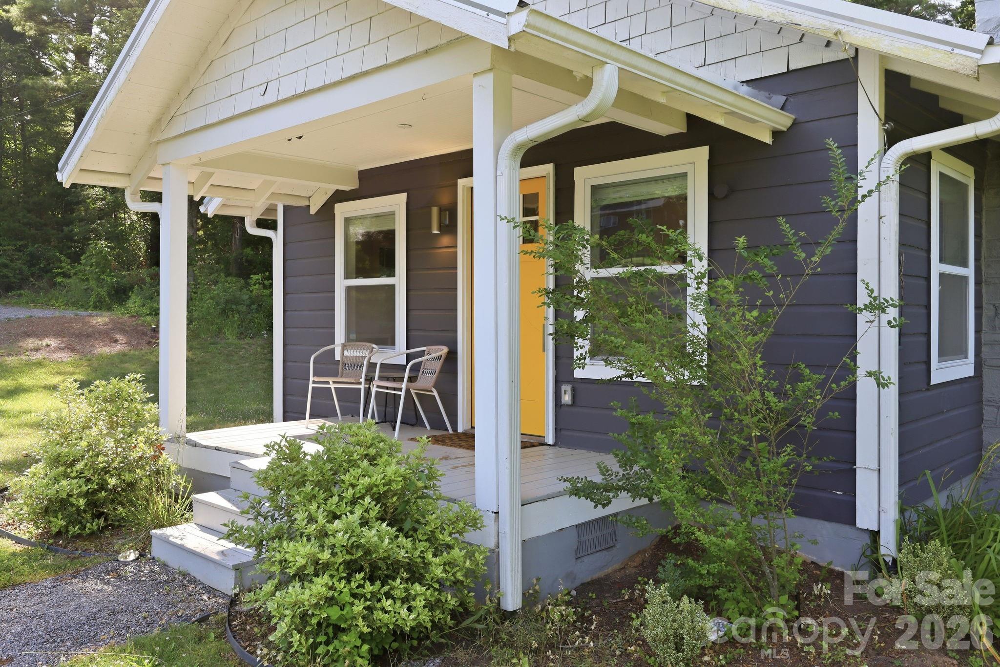 15 Old Fort Road — Fairview