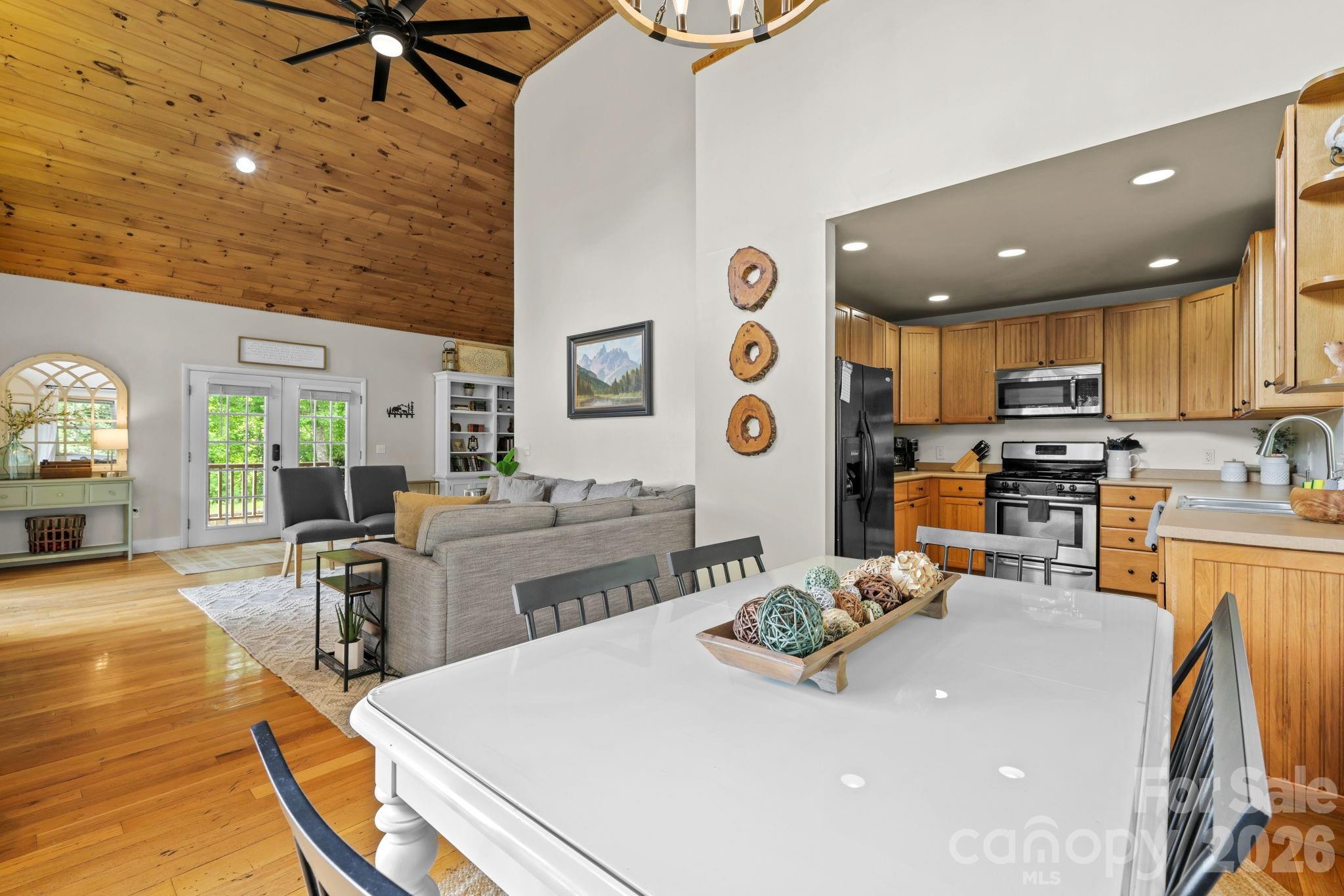 576 Grizzly Ridge — Bryson City