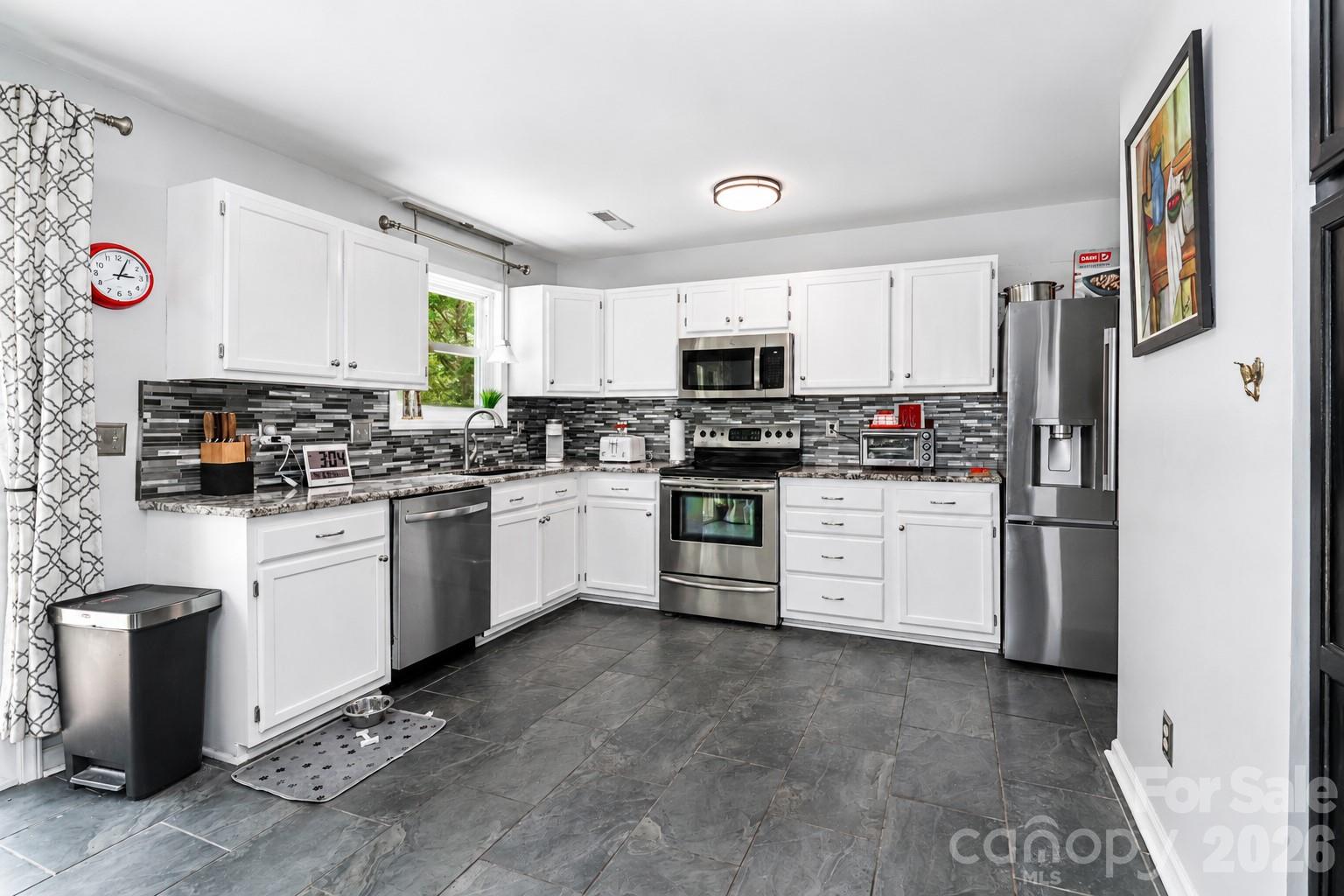 105 Lake Top Lane — Statesville