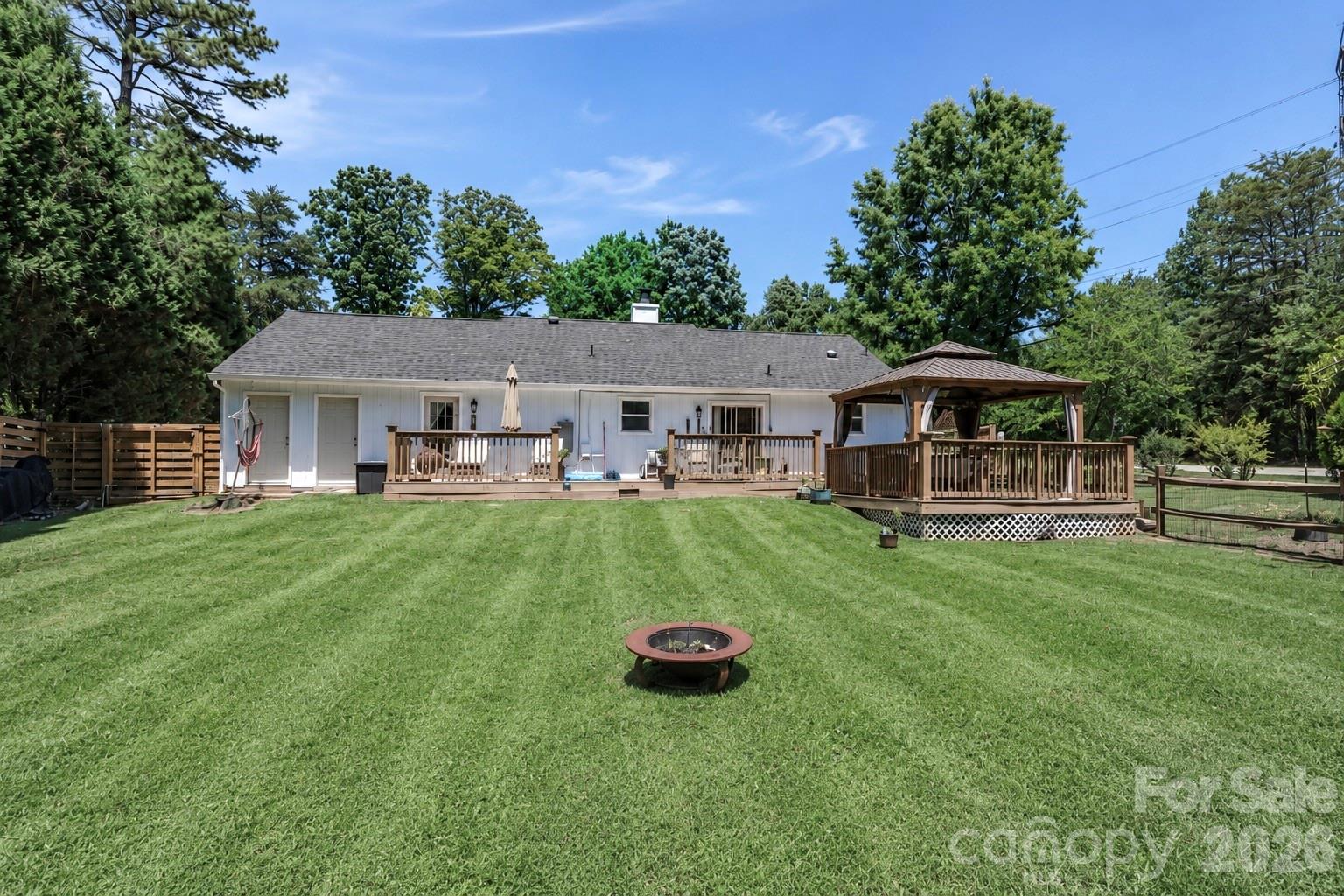 105 Lake Top Lane — Statesville