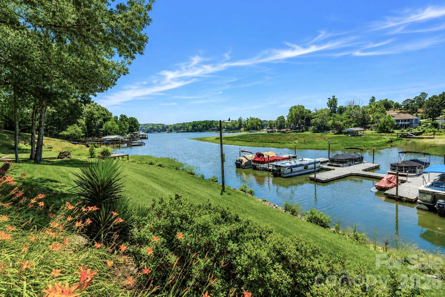105 Lake Top Lane — Statesville