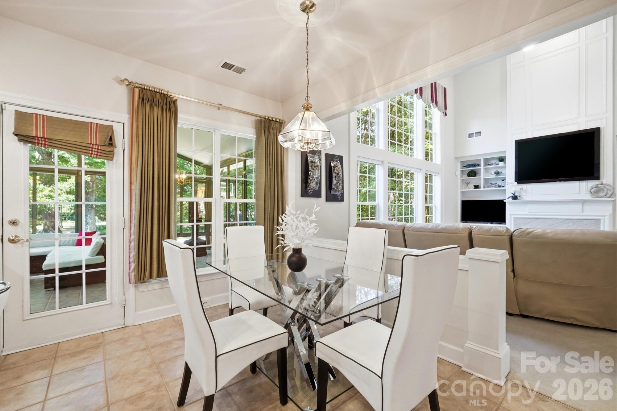 4814 King Arthur Drive — Charlotte