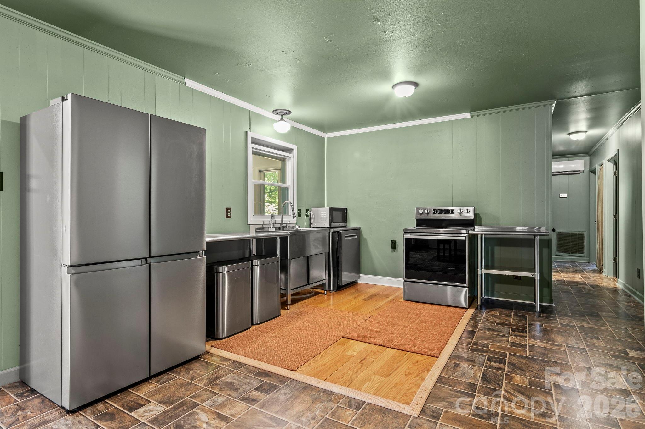 2951 7th Street Drive NE — Hickory