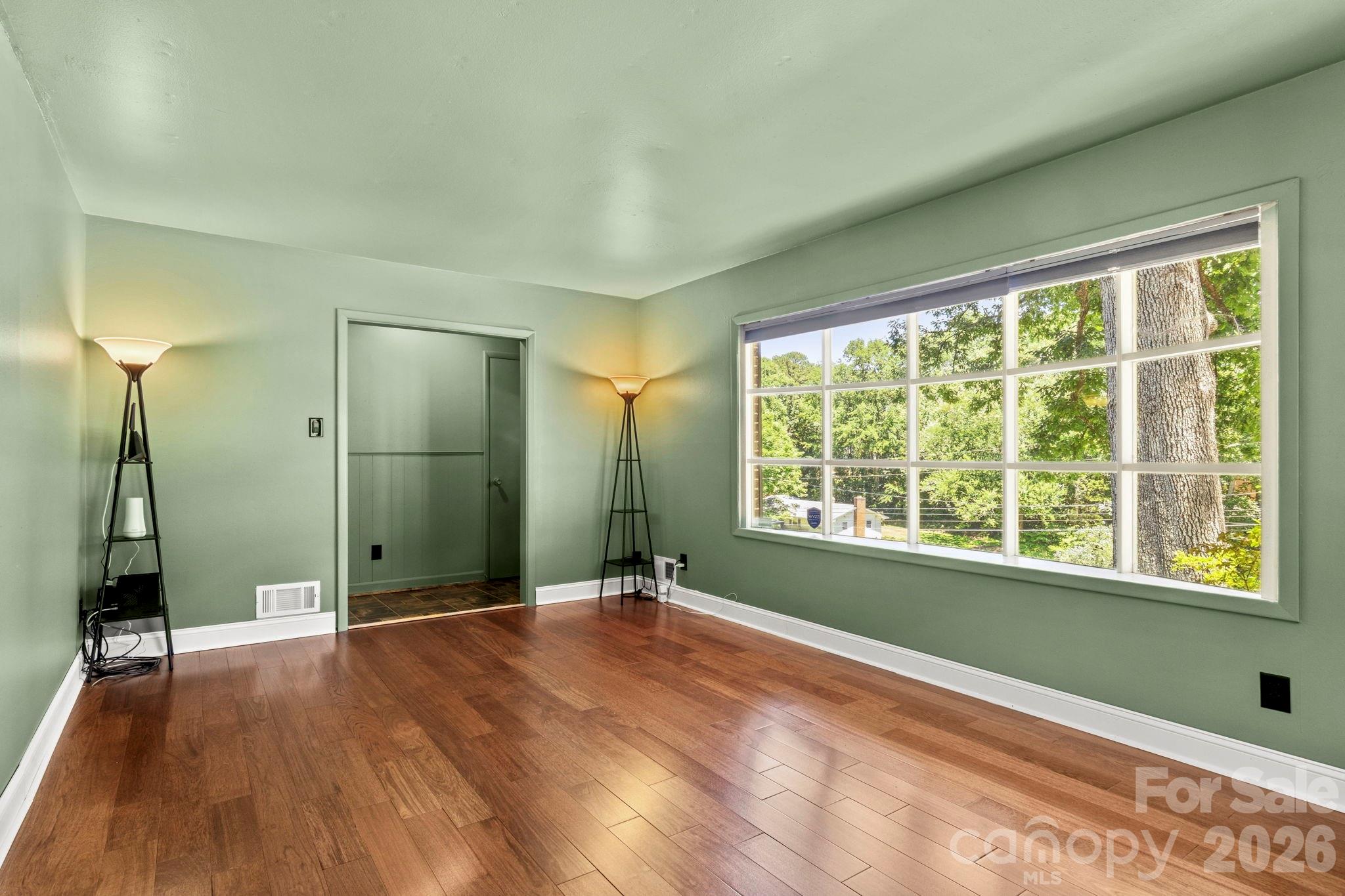 2951 7th Street Drive NE — Hickory