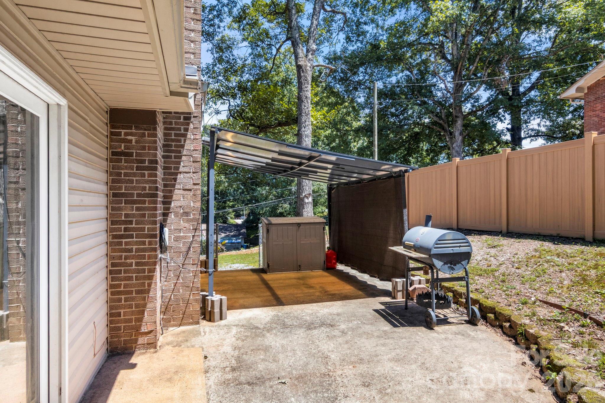 2951 7th Street Drive NE — Hickory