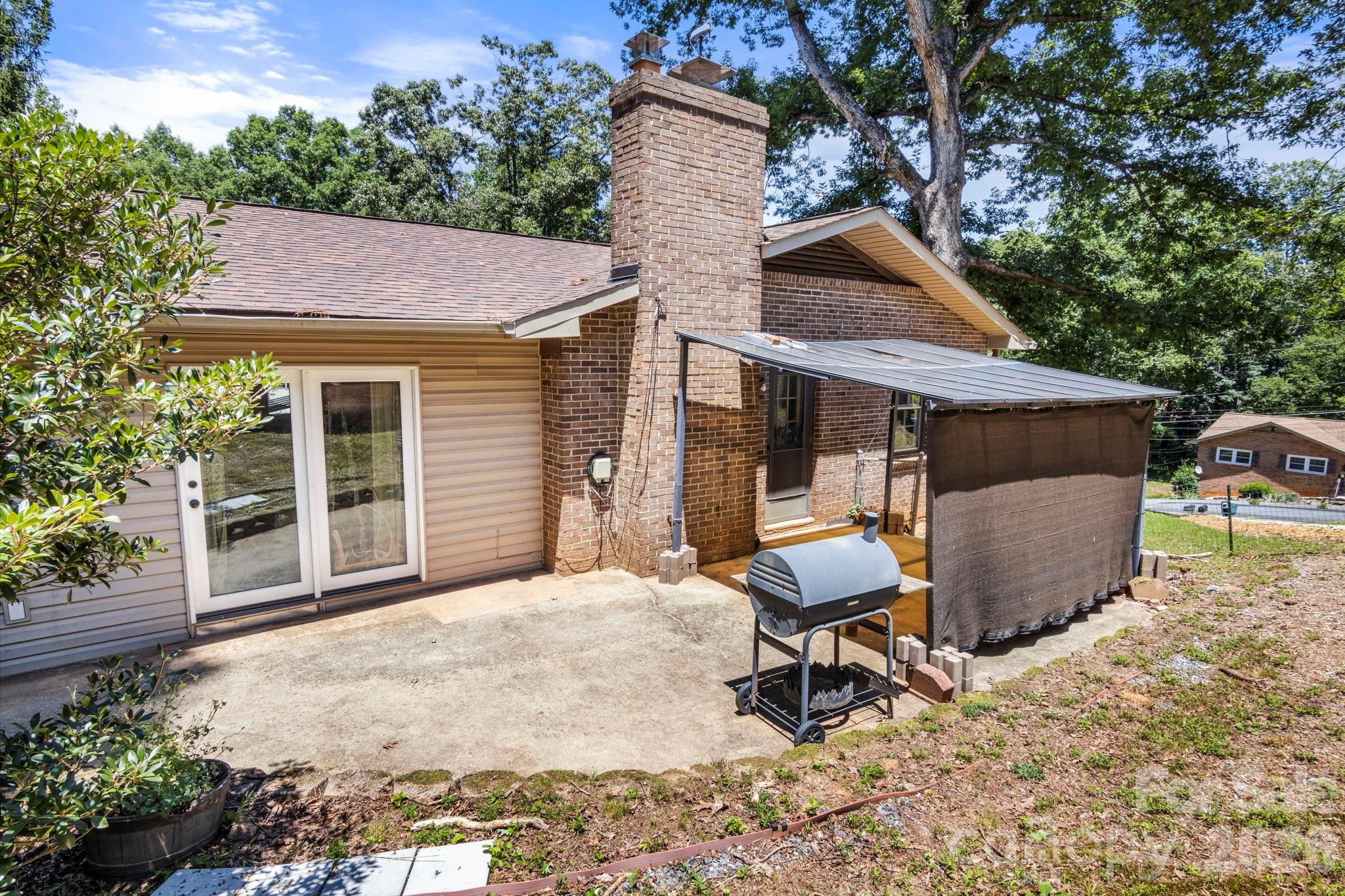 2951 7th Street Drive NE — Hickory