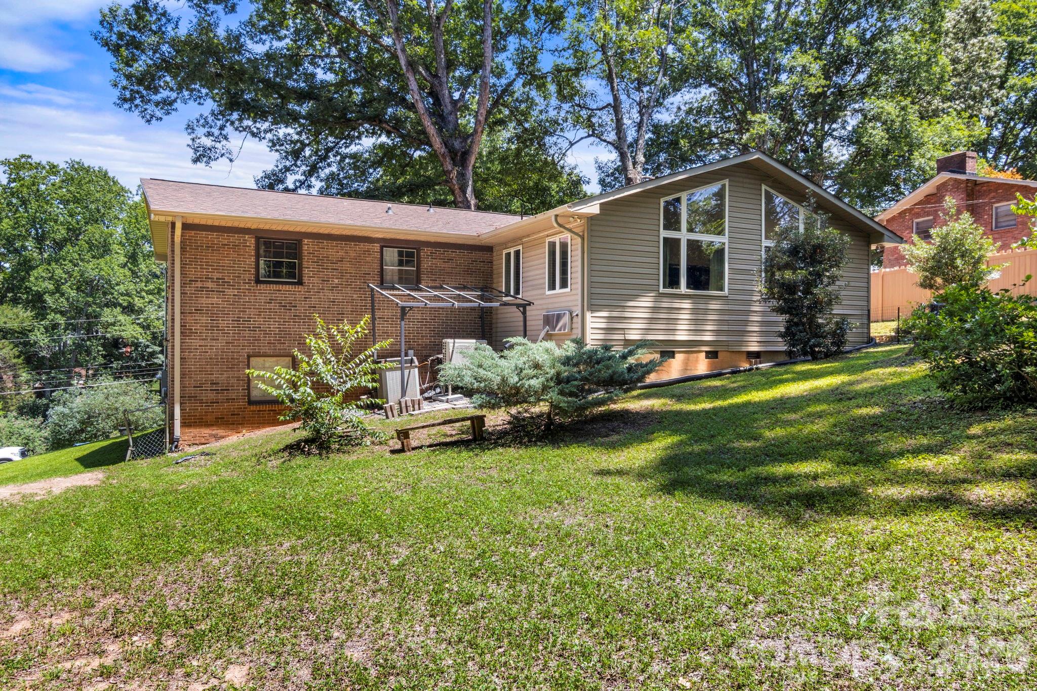 2951 7th Street Drive NE — Hickory