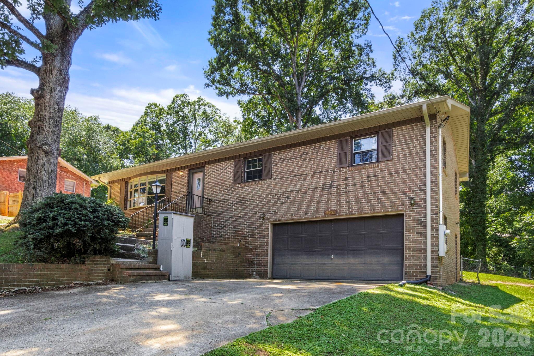 2951 7th Street Drive NE — Hickory