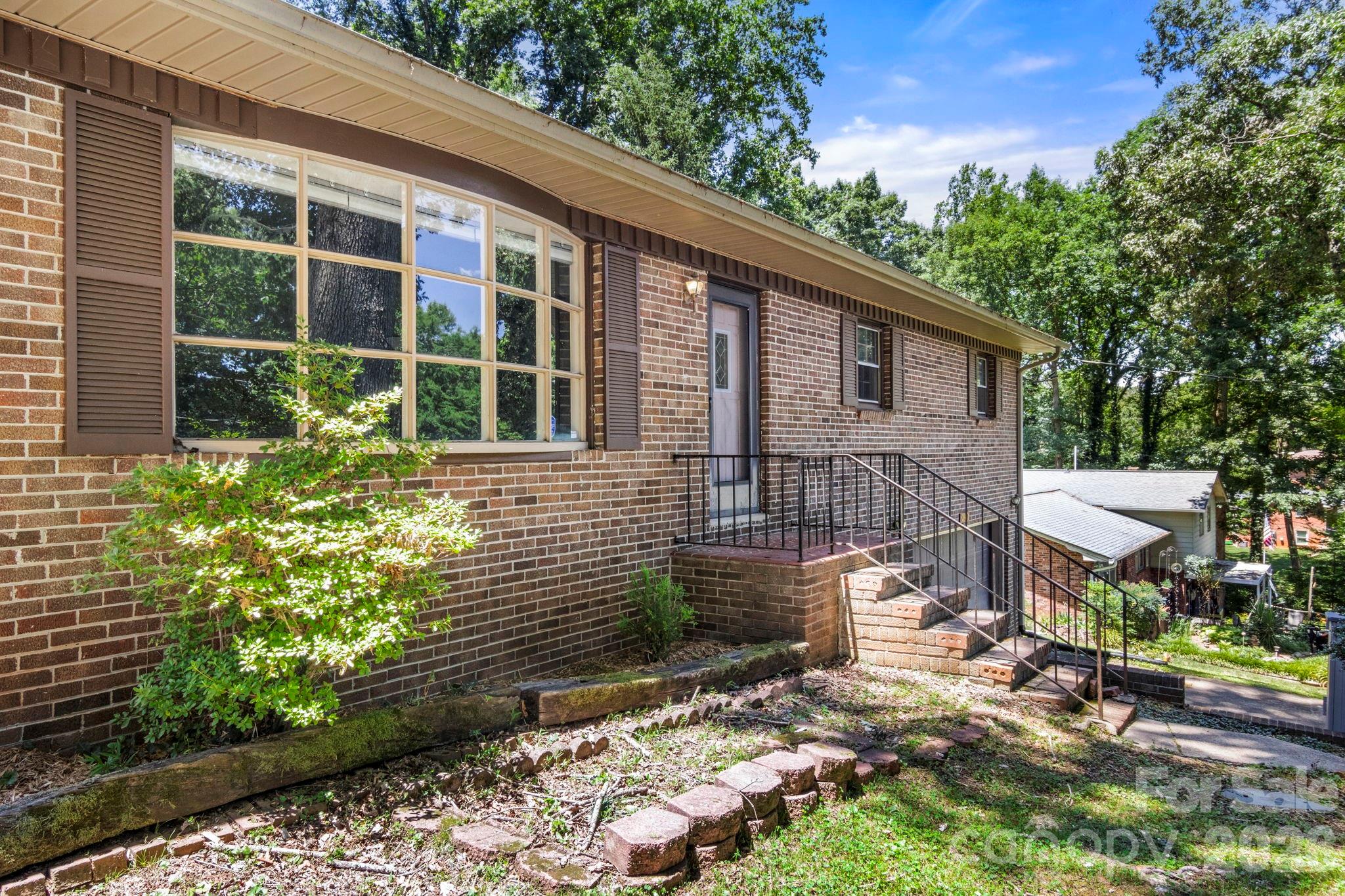 2951 7th Street Drive NE — Hickory
