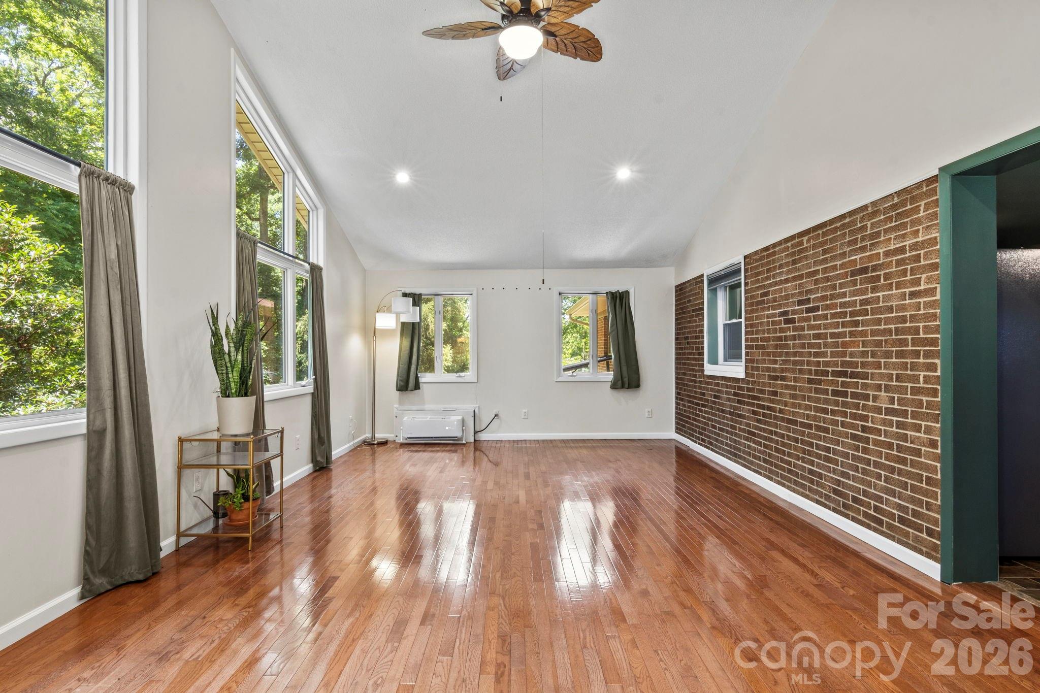 2951 7th Street Drive NE — Hickory