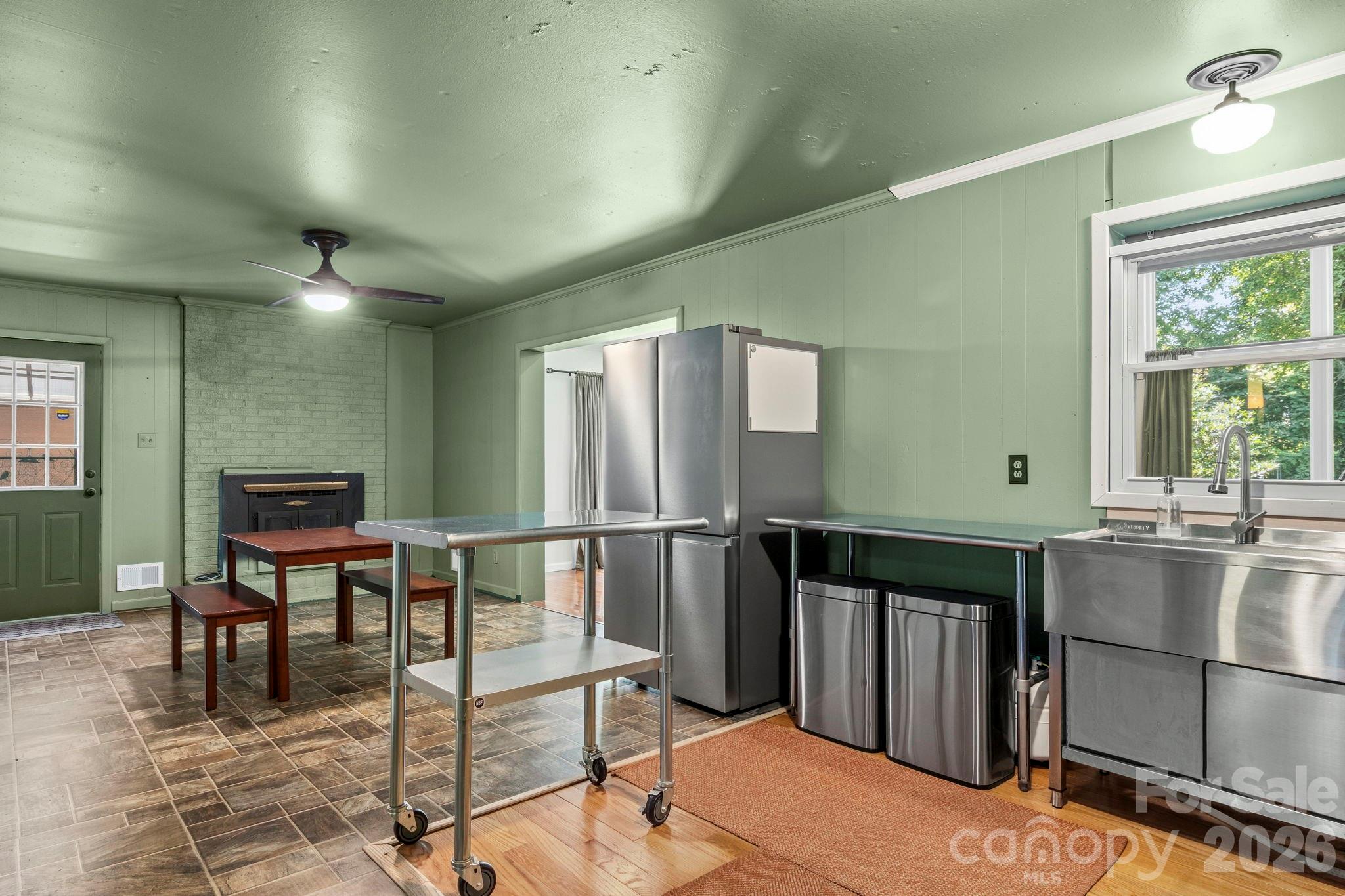 2951 7th Street Drive NE — Hickory