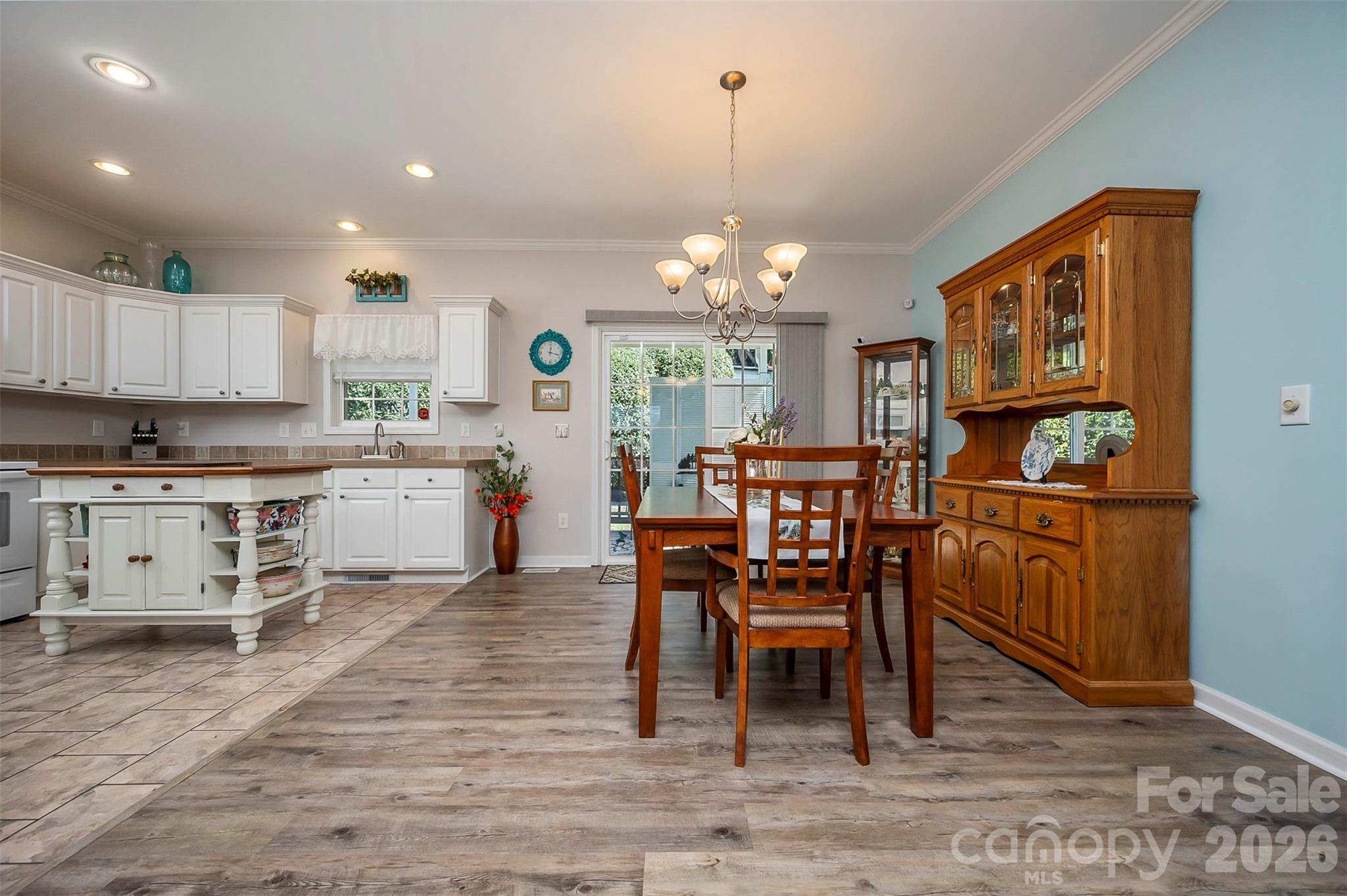 34 Middle Street — Hendersonville
