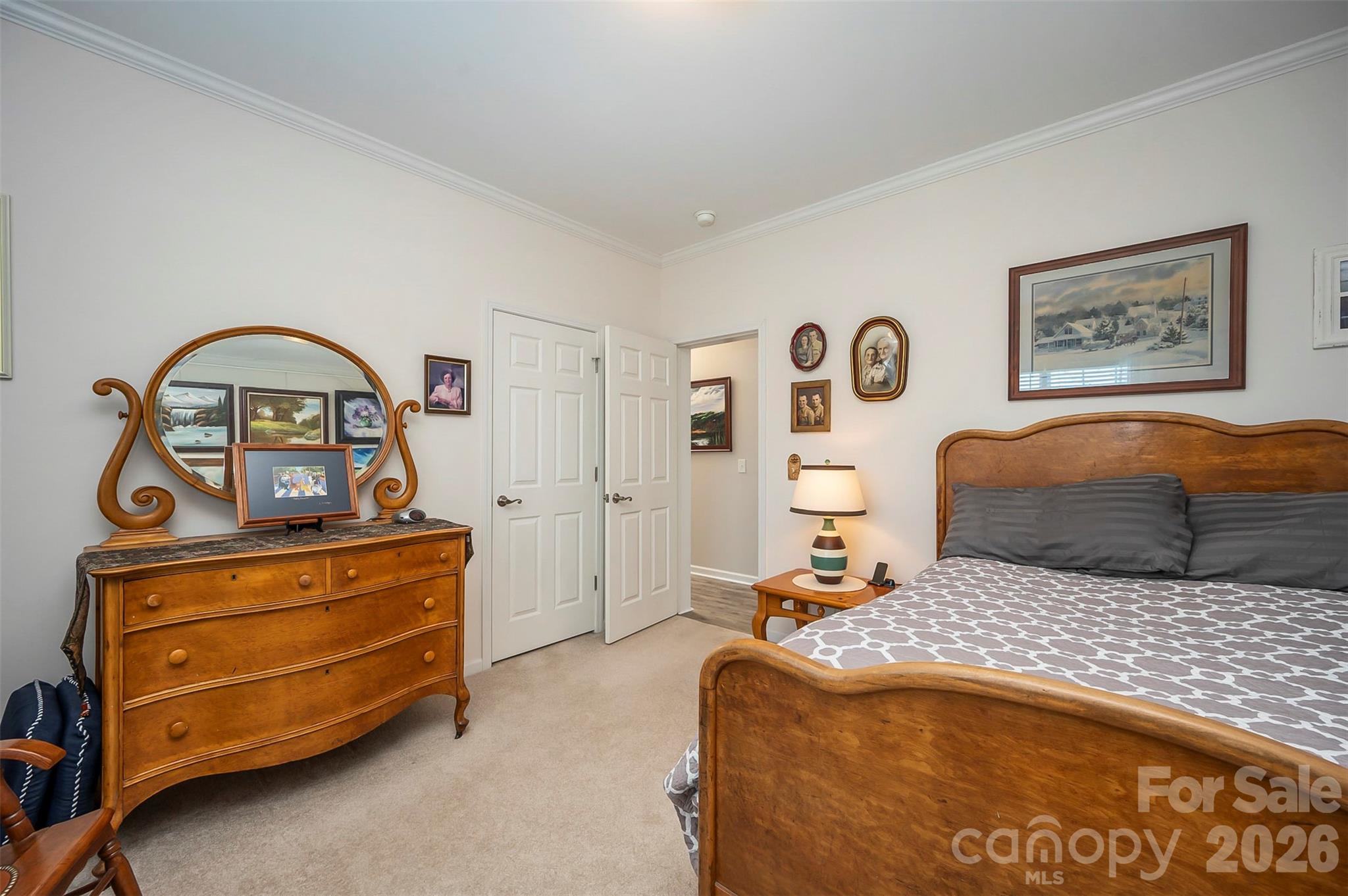 34 Middle Street — Hendersonville