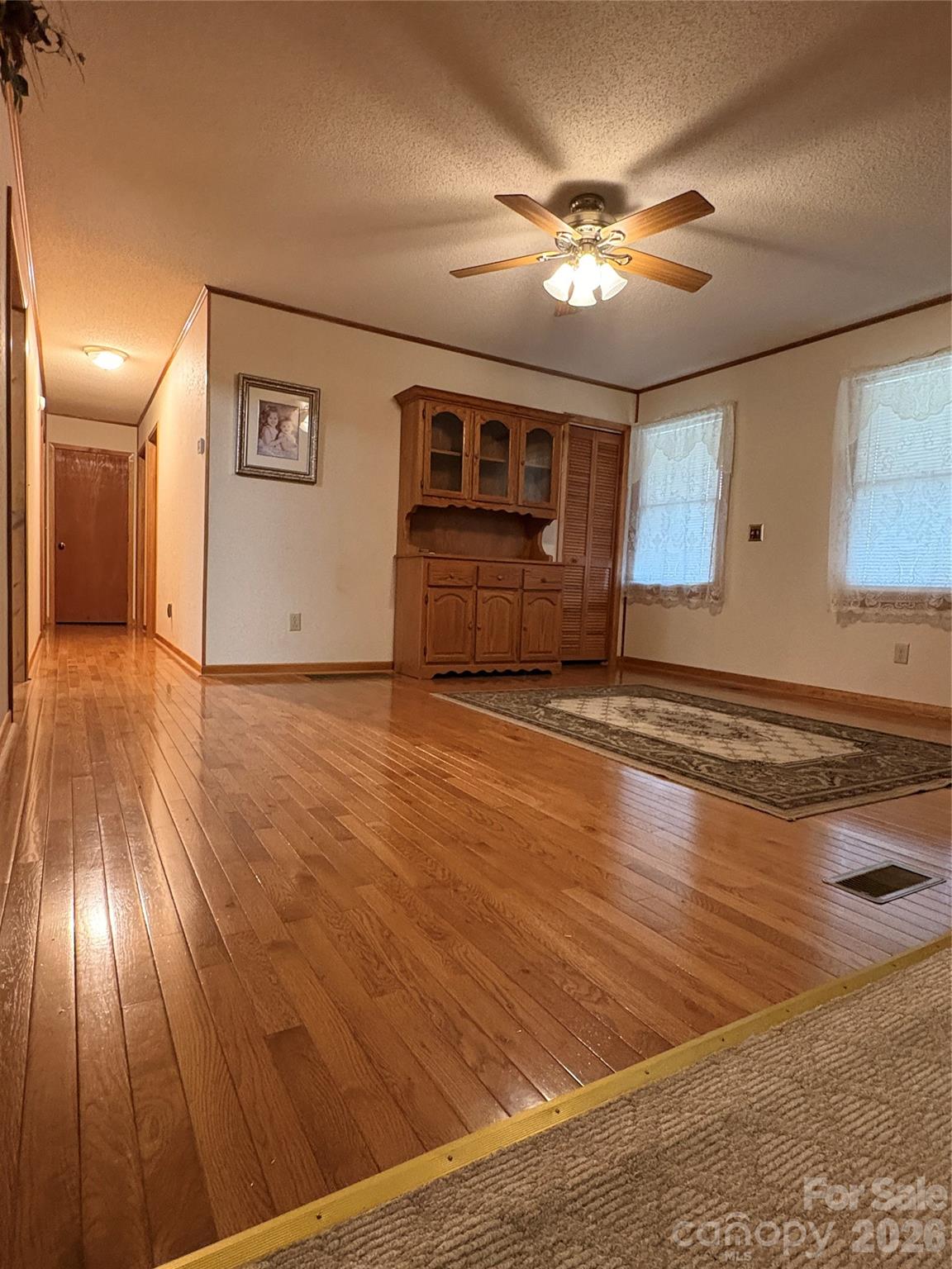 299 McDowell Lane — Burnsville