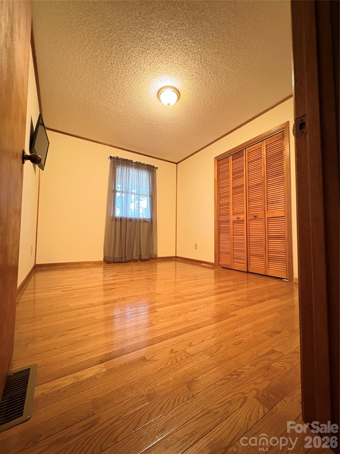 299 McDowell Lane — Burnsville