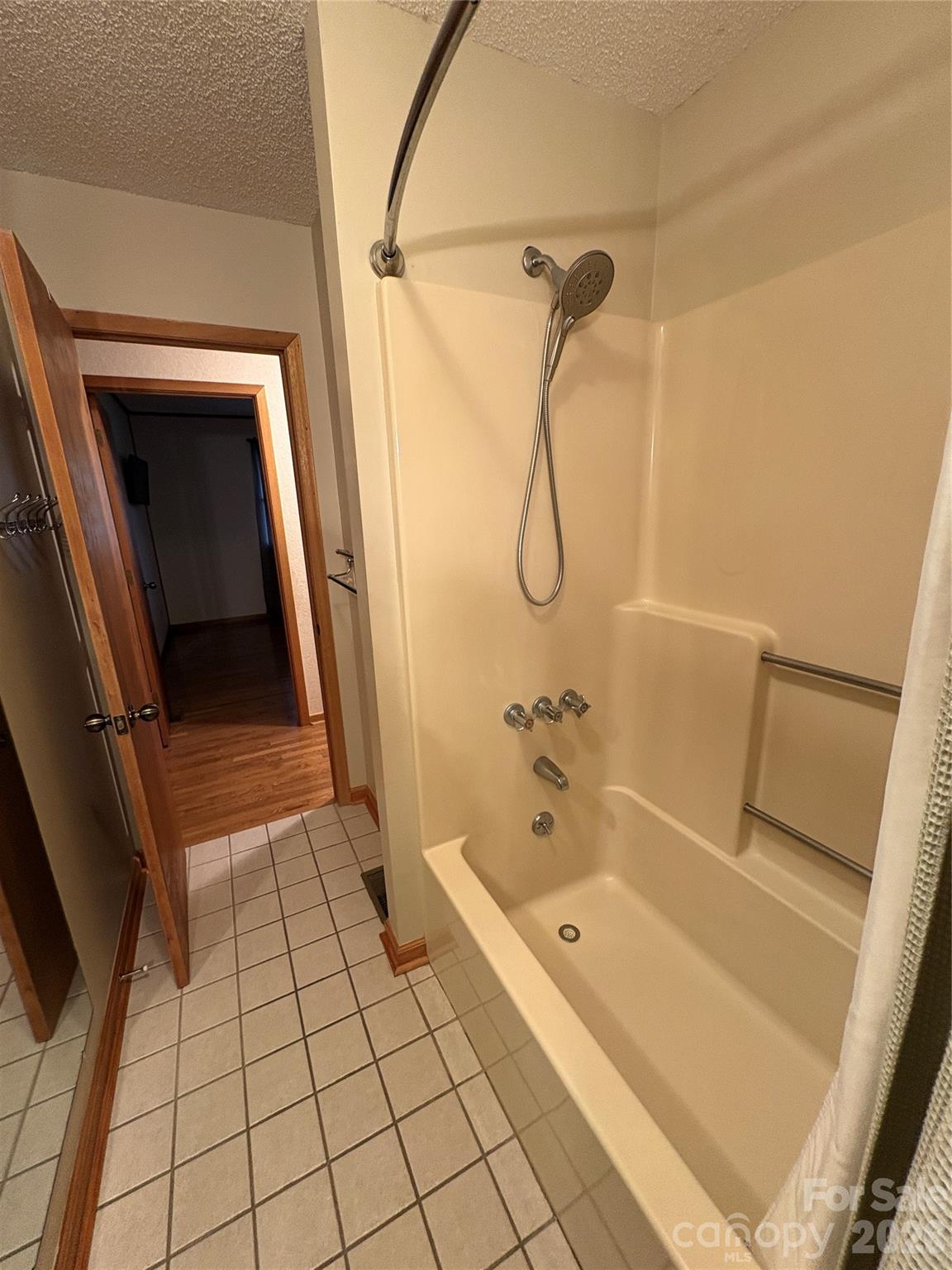 299 McDowell Lane — Burnsville