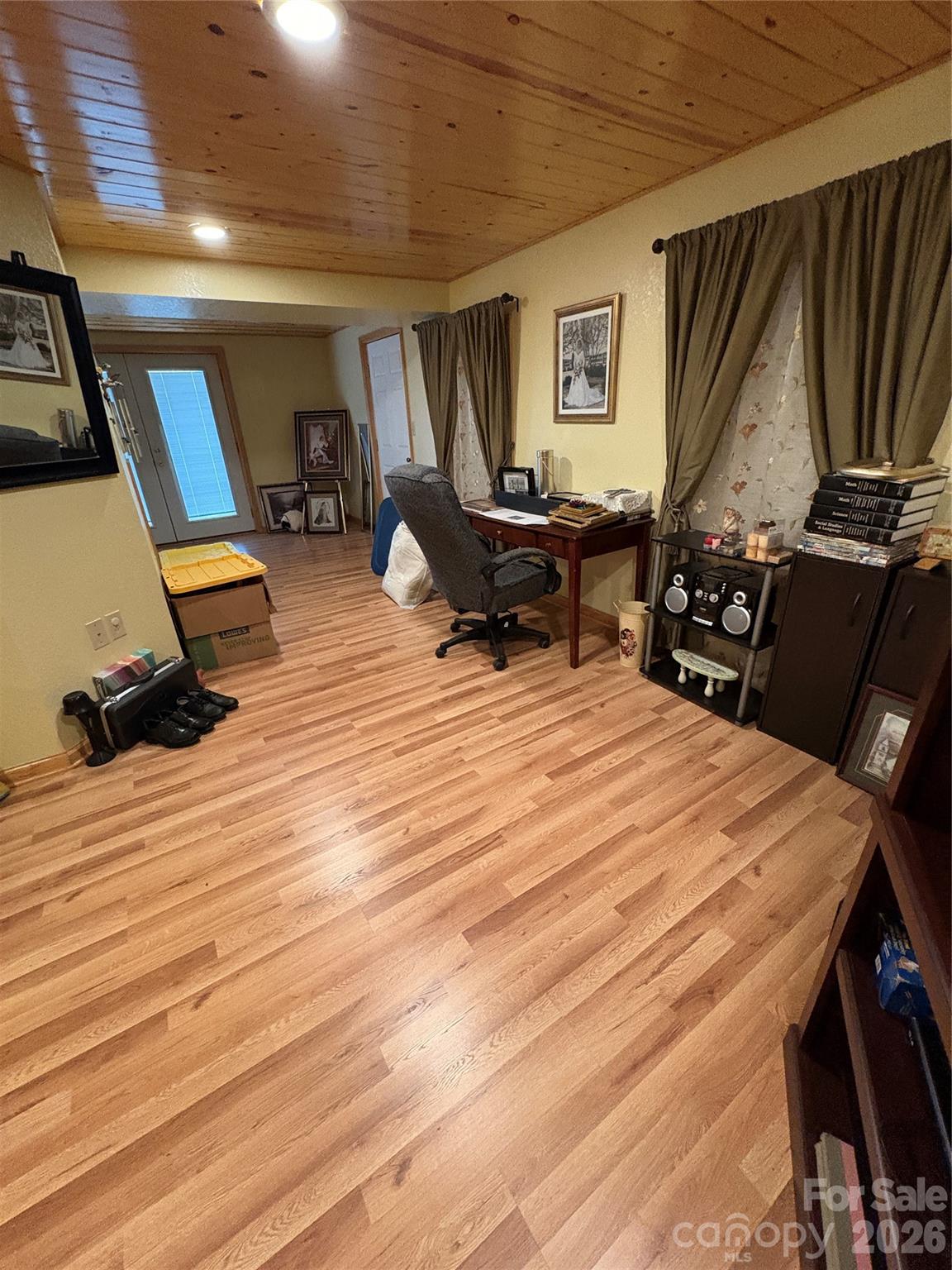 299 McDowell Lane — Burnsville