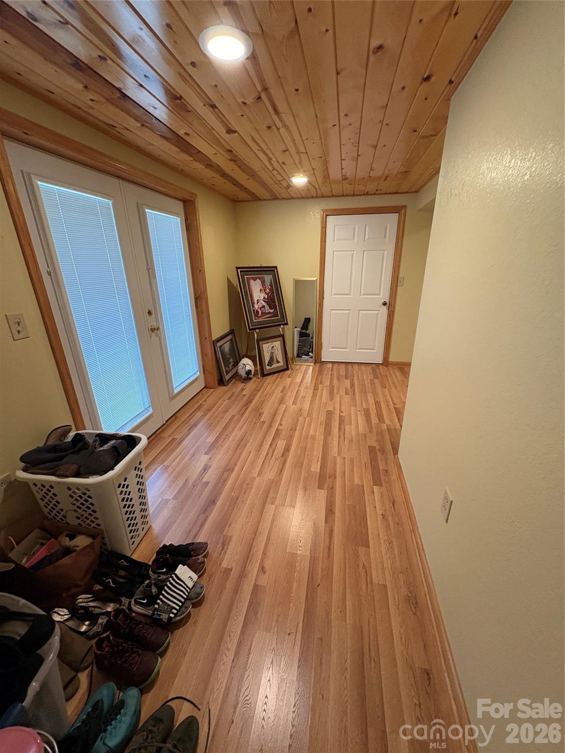 299 McDowell Lane — Burnsville