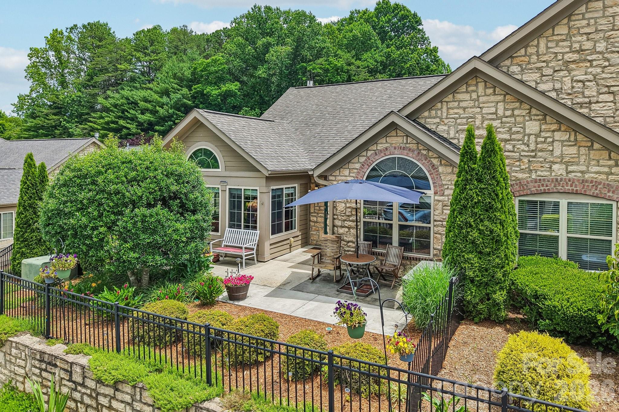 174 Summerfield Place — Flat Rock