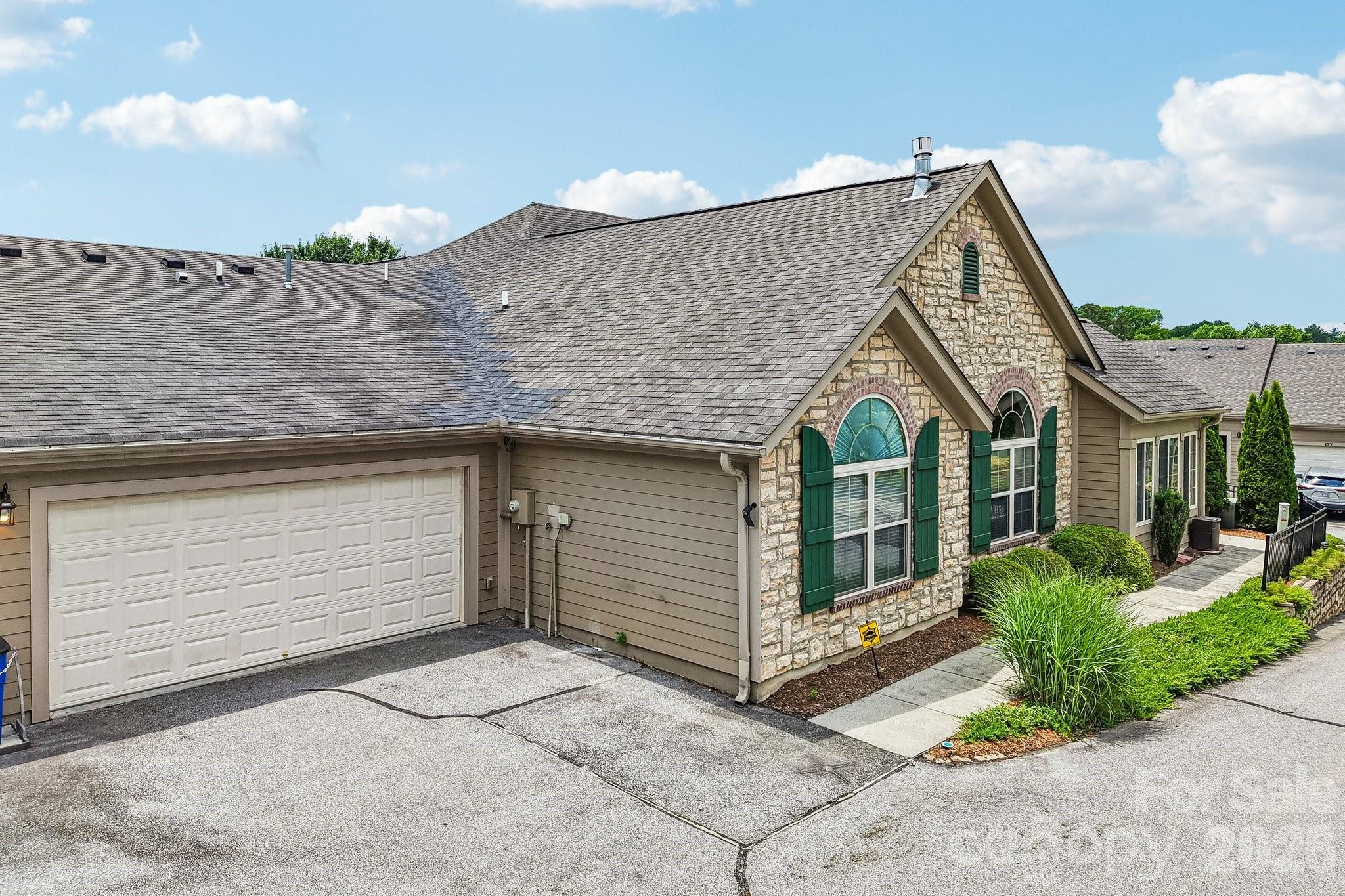 174 Summerfield Place — Flat Rock
