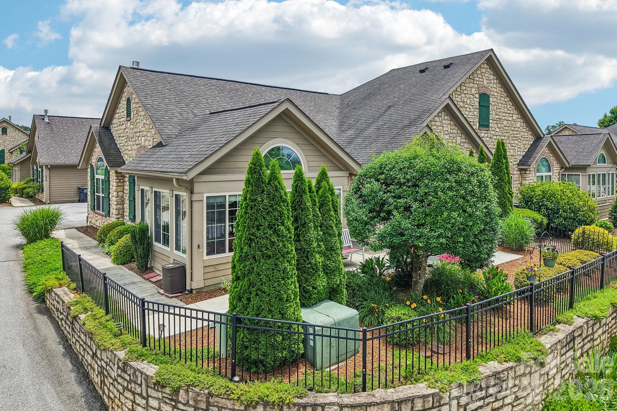 174 Summerfield Place — Flat Rock