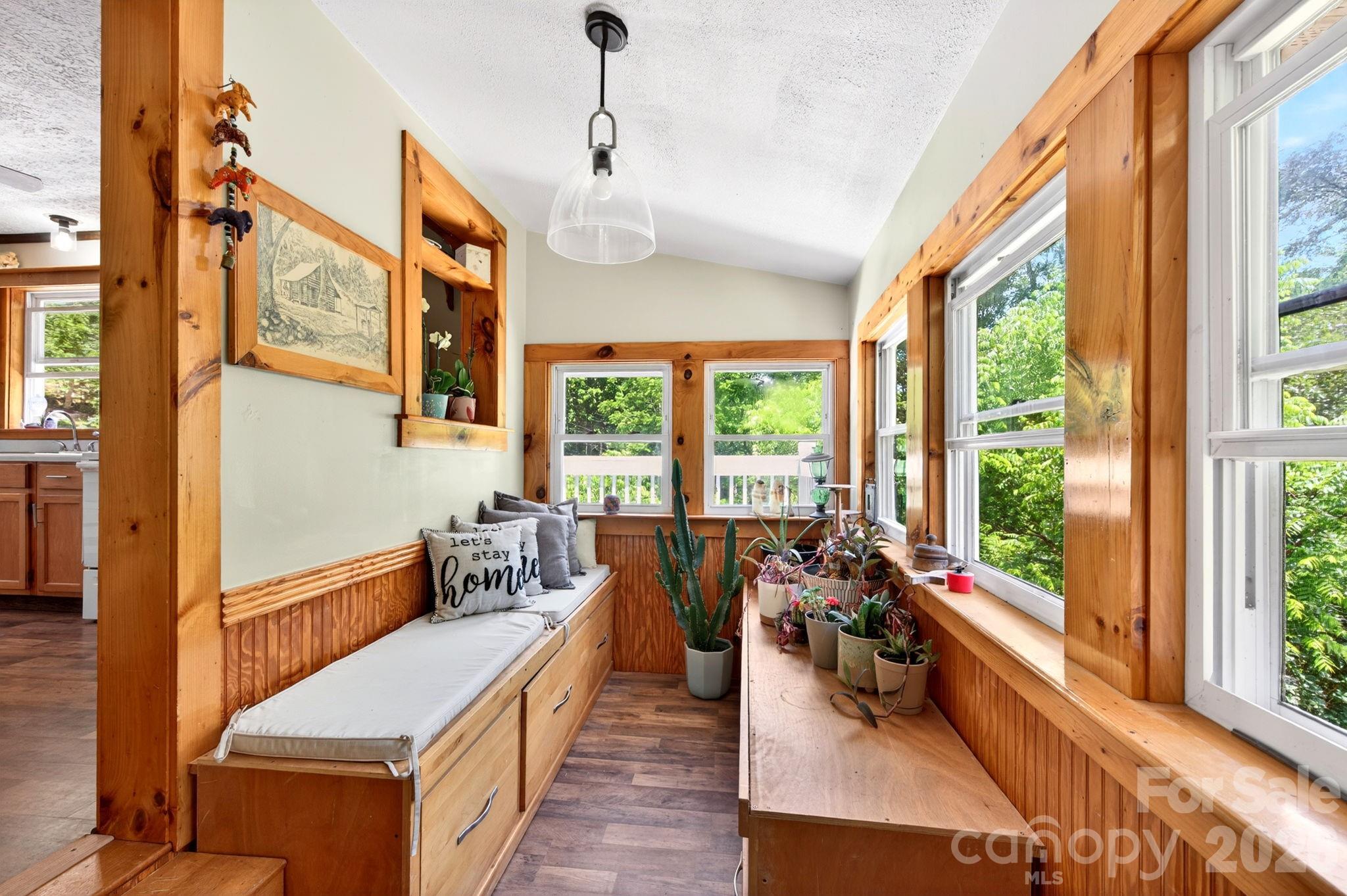 30 Reeves Drive — Burnsville