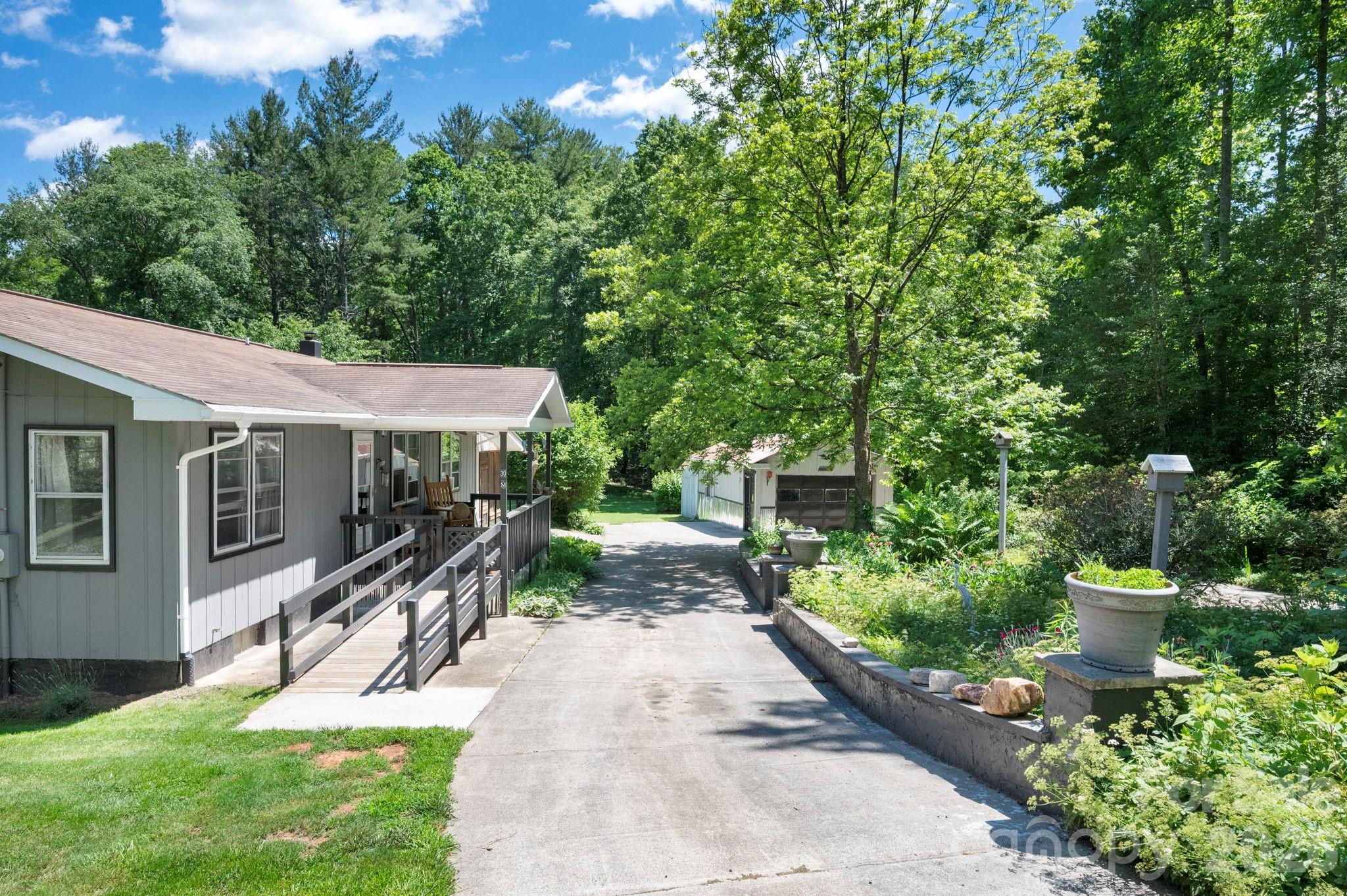 30 Reeves Drive — Burnsville