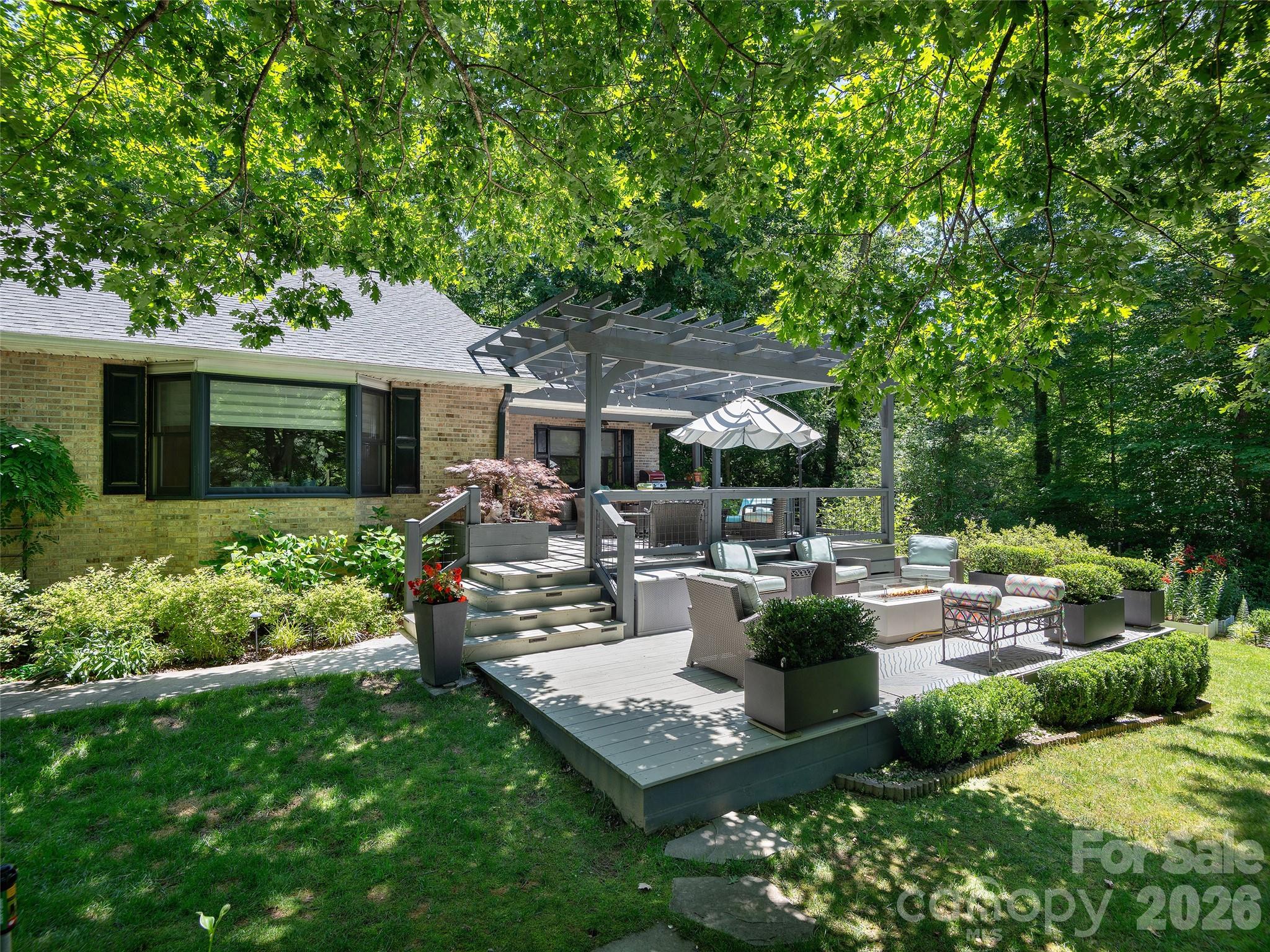 122 Brandon Road — Hendersonville