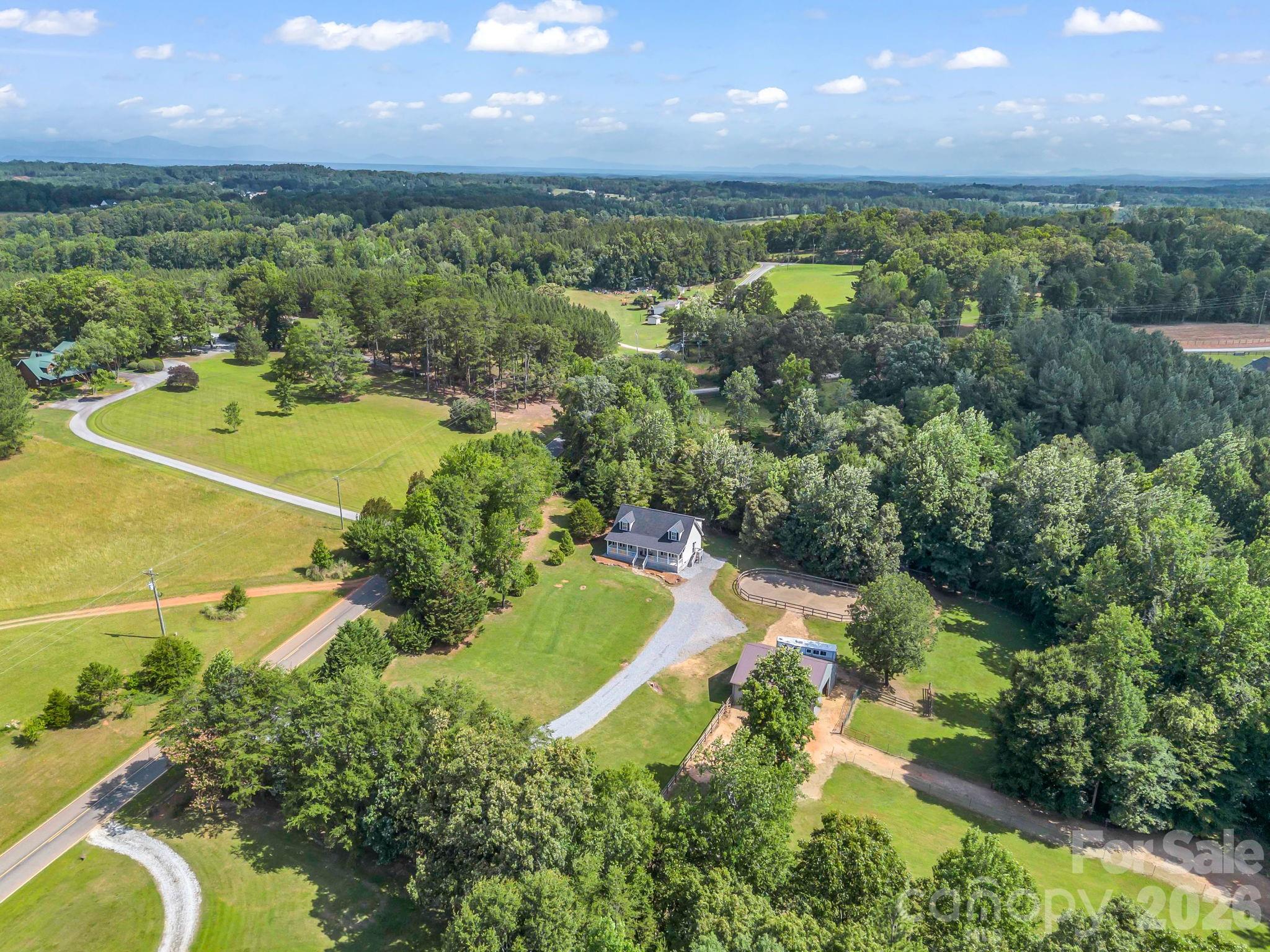 271 Collinsville Road — Columbus