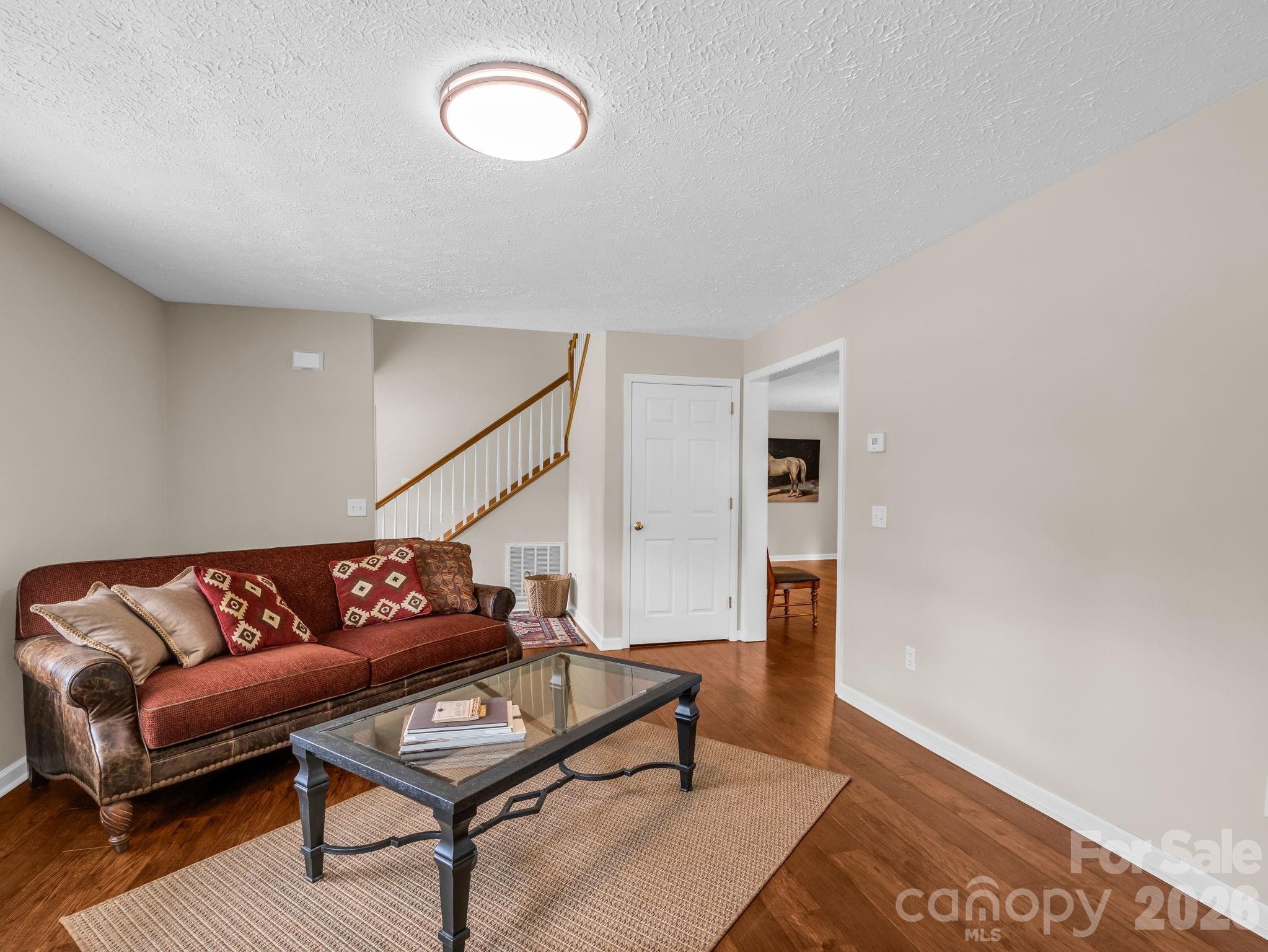 271 Collinsville Road — Columbus