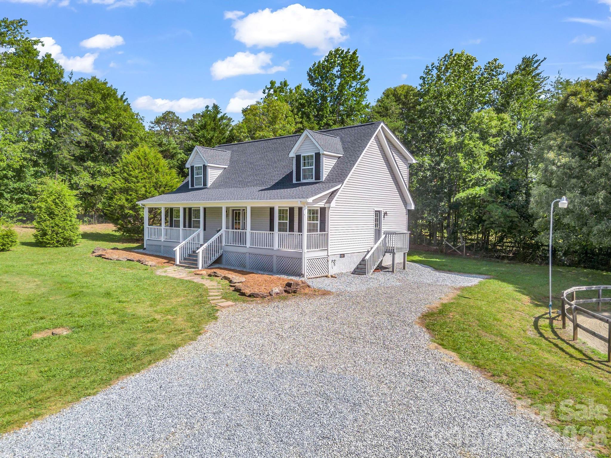 271 Collinsville Road — Columbus