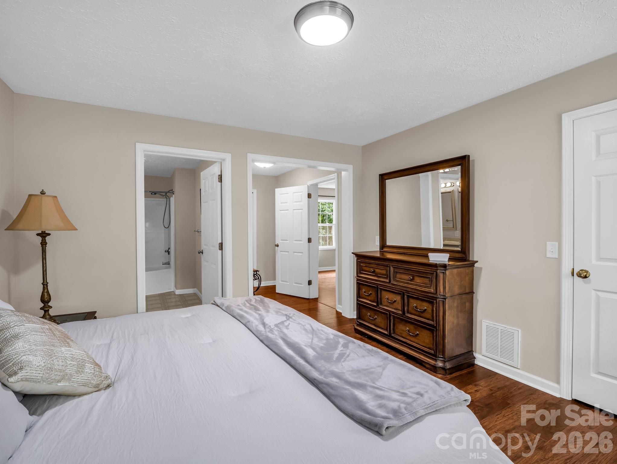 271 Collinsville Road — Columbus