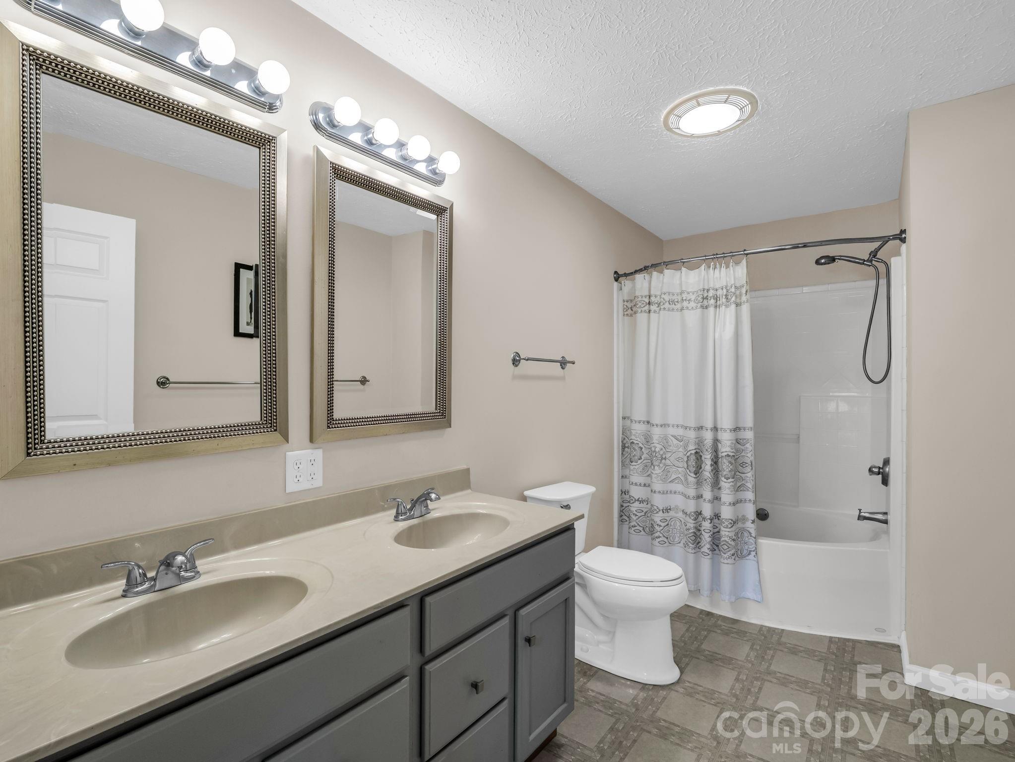 271 Collinsville Road — Columbus