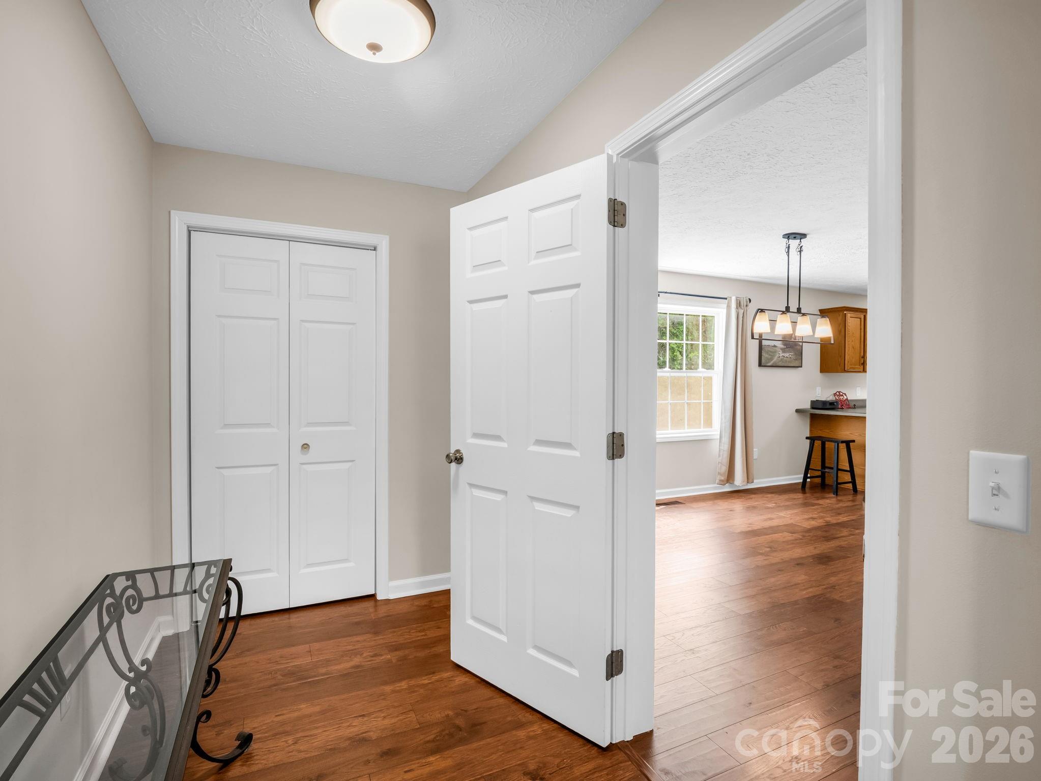 271 Collinsville Road — Columbus