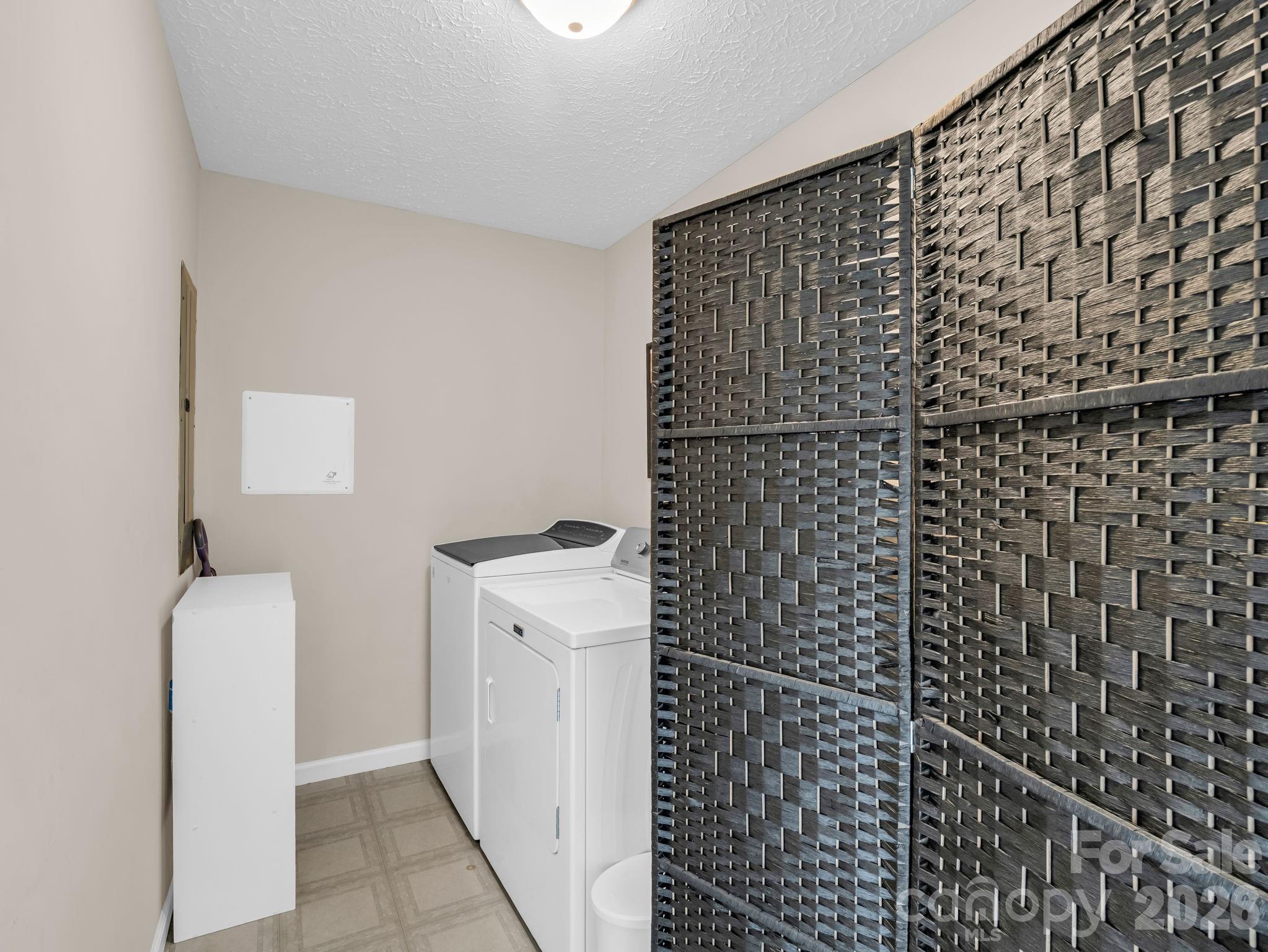 271 Collinsville Road — Columbus