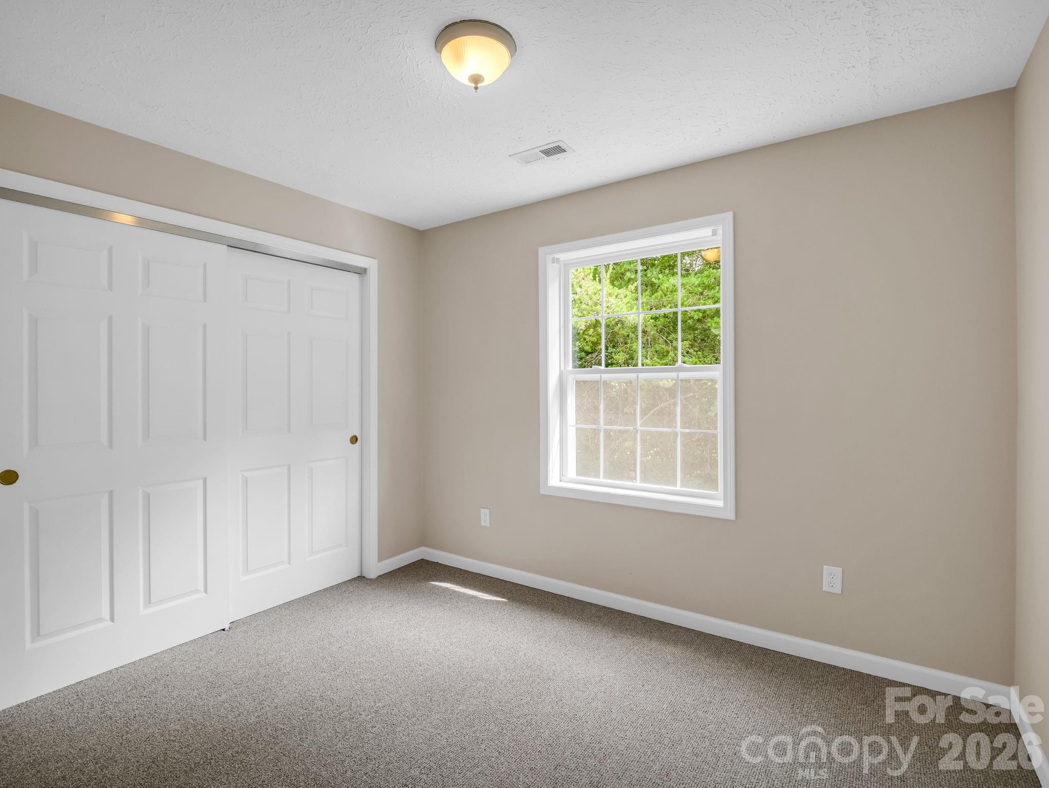 271 Collinsville Road — Columbus